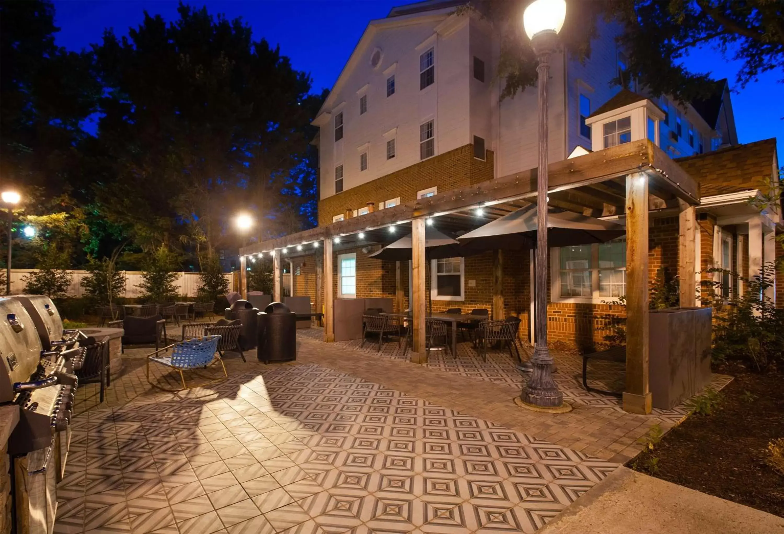 Patio, Property Building in Sonesta Simply Suites Falls Church