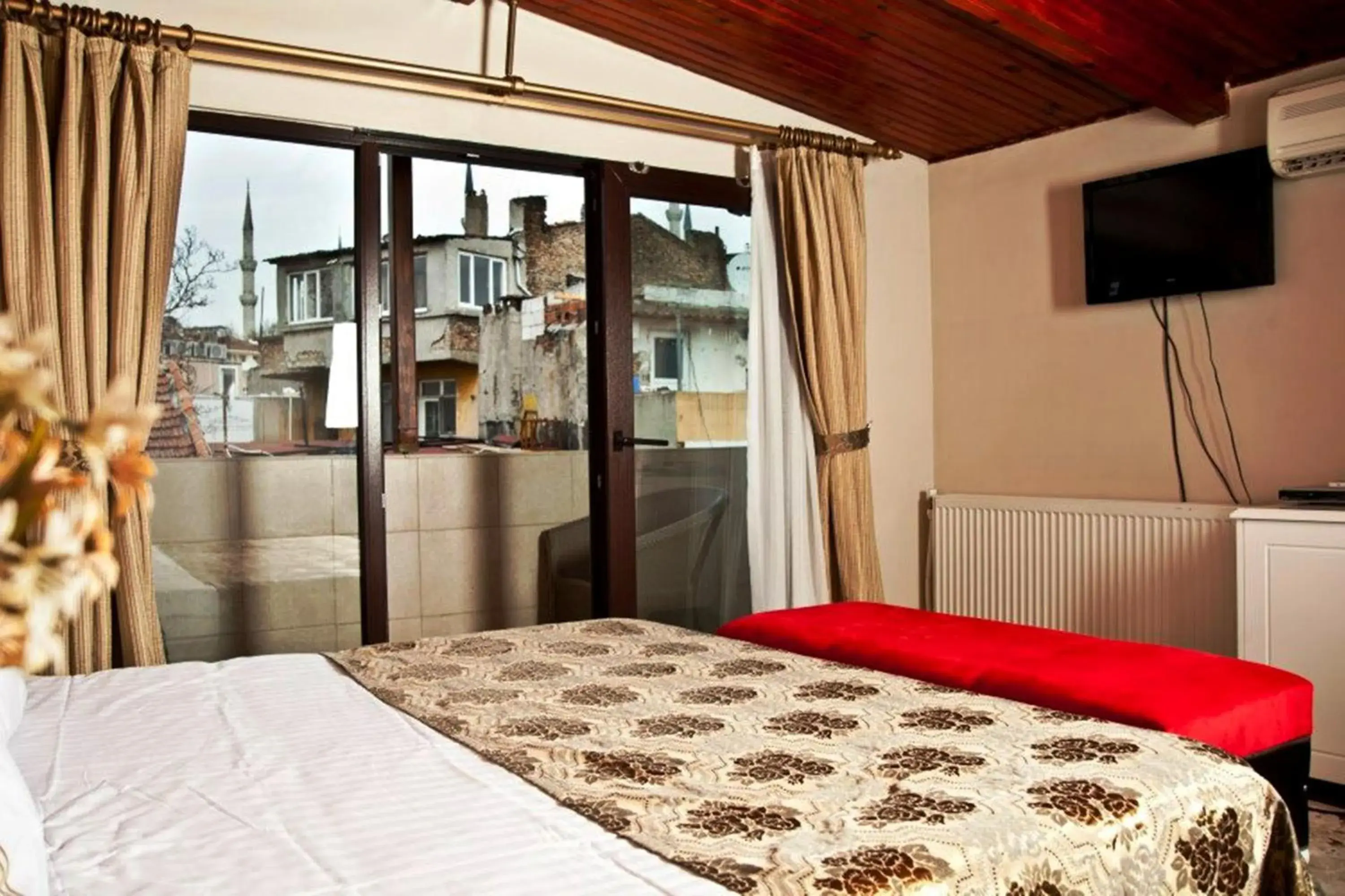 View (from property/room), Bed in Asmali Hotel