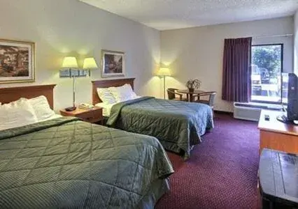 Double Room with Two Double Beds - Smoking in Quality Inn Magee