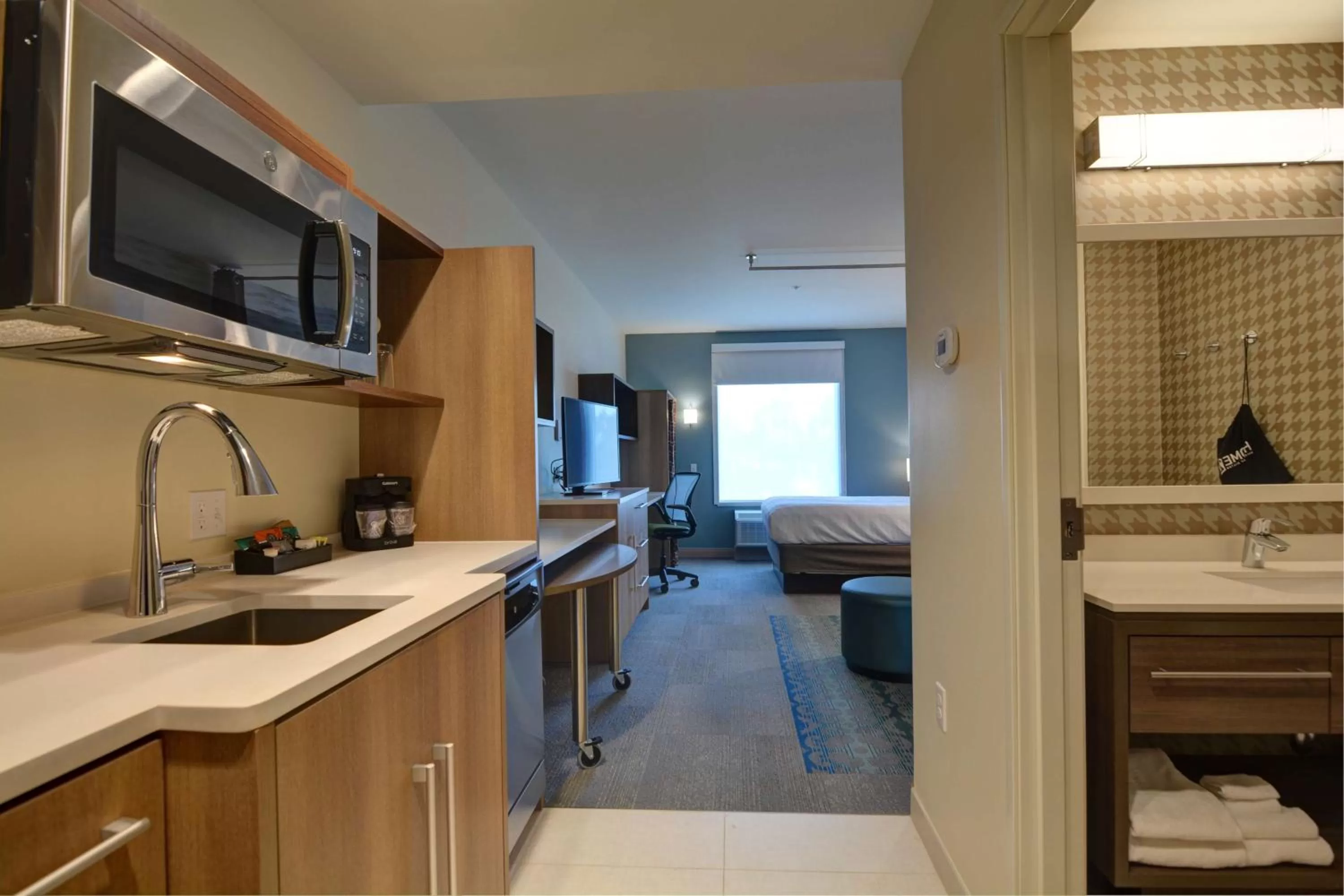 Kitchen or kitchenette, Bed in Home2 Suites By Hilton Panama City Beach, Fl