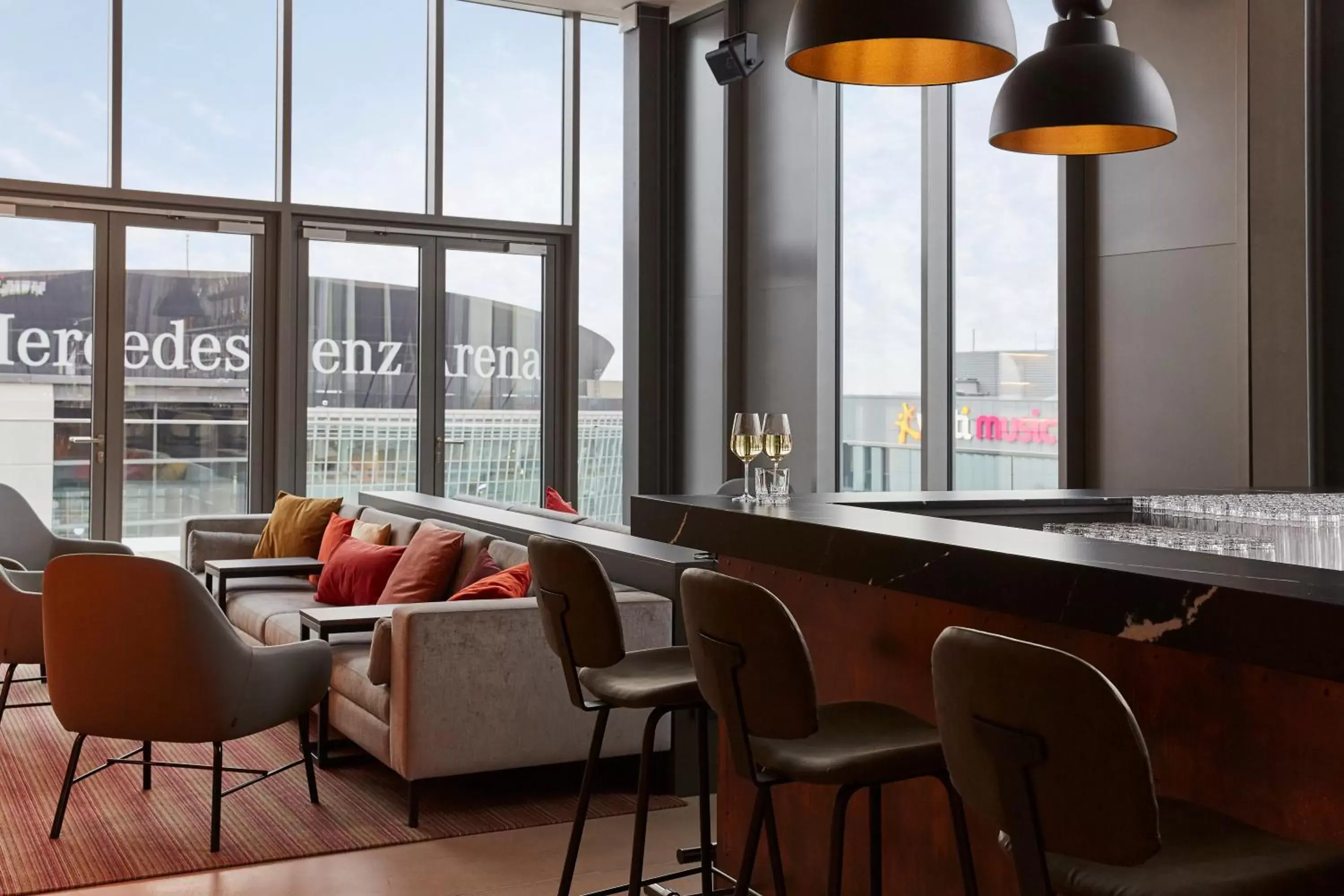 Lounge or bar in Hotel Indigo Berlin - East Side Gallery