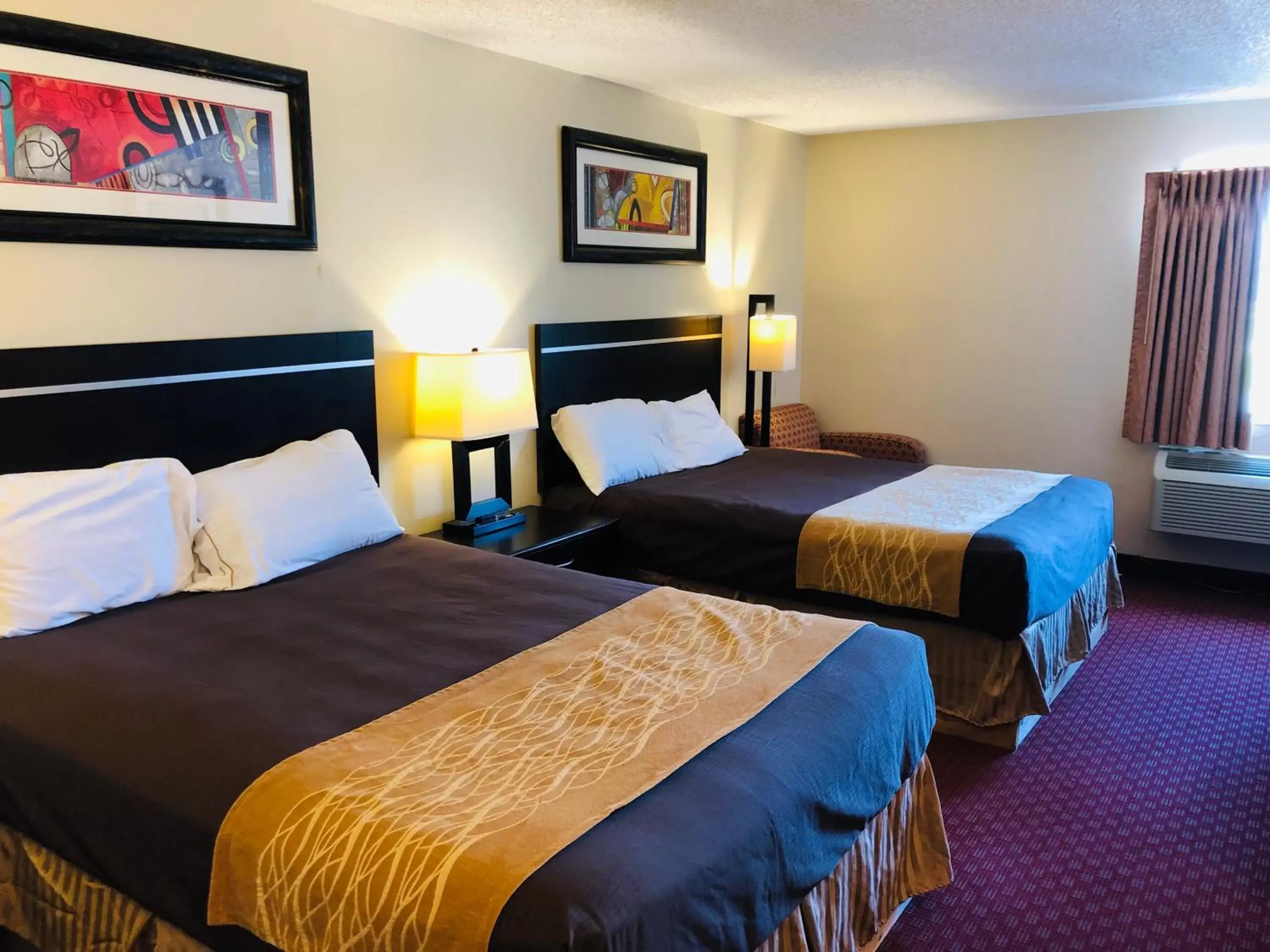 Photo of the whole room, Bed in Super 8 by Wyndham Omaha SW