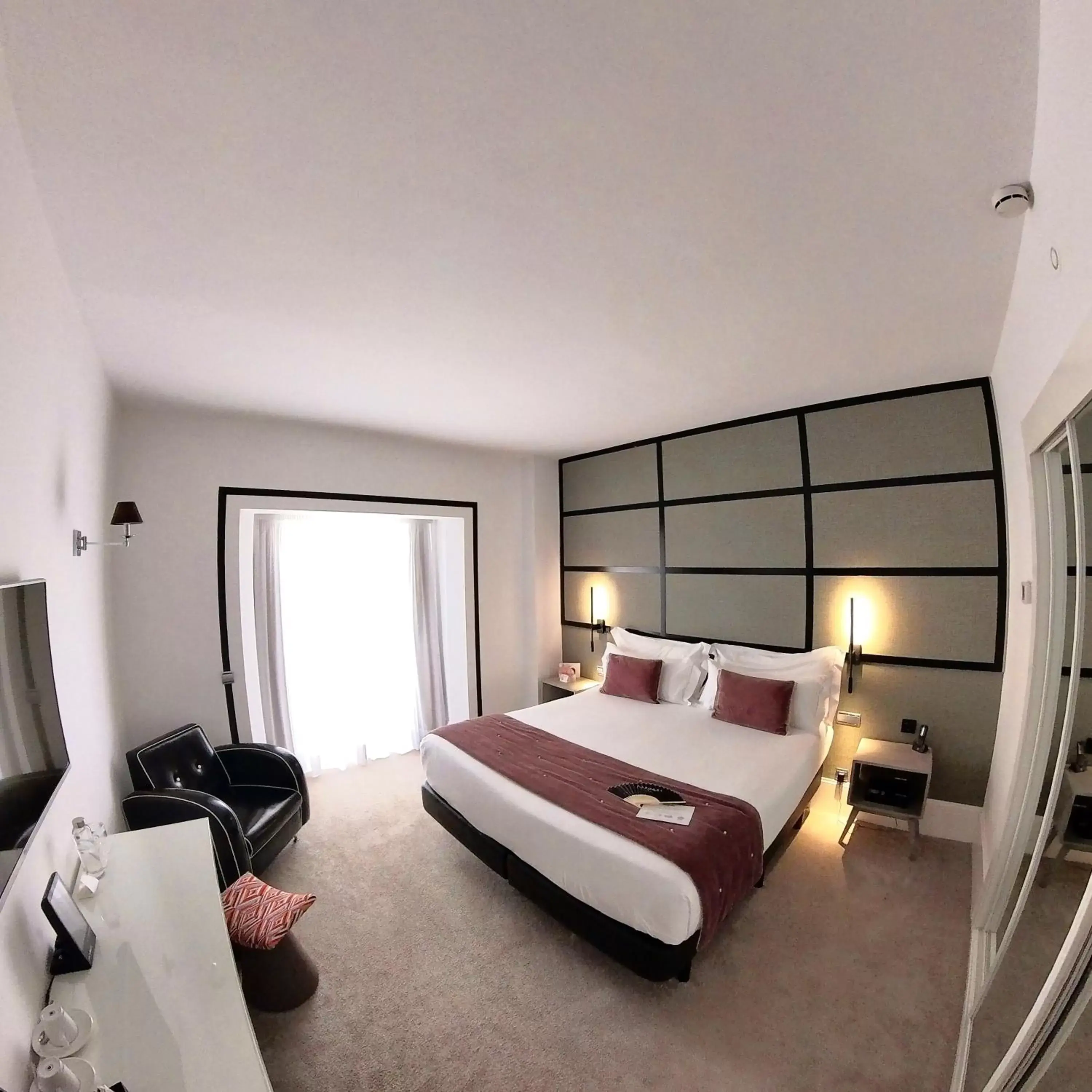 Bed in Mariposa Hotel Malaga