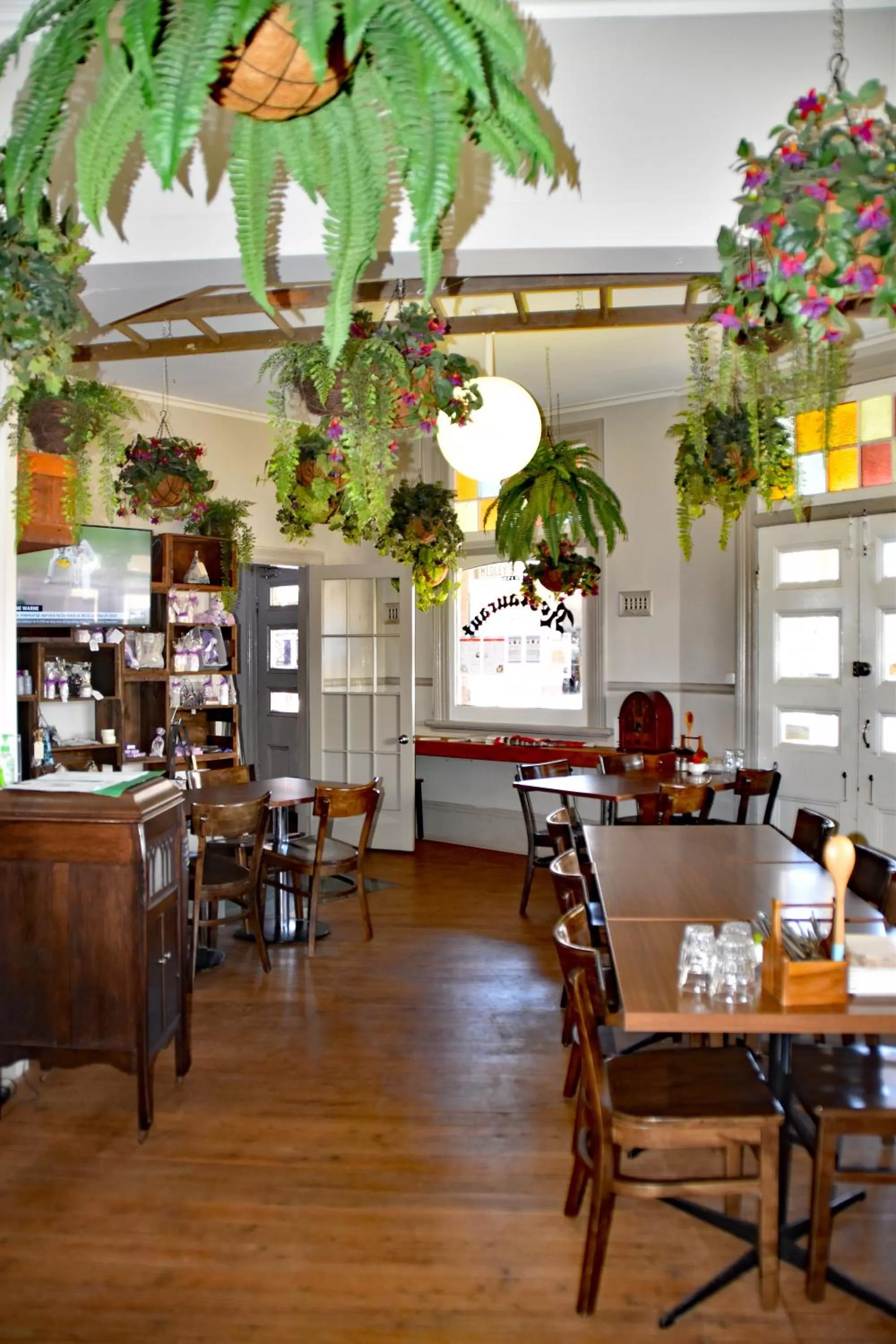 Ten Dollar Town Motel