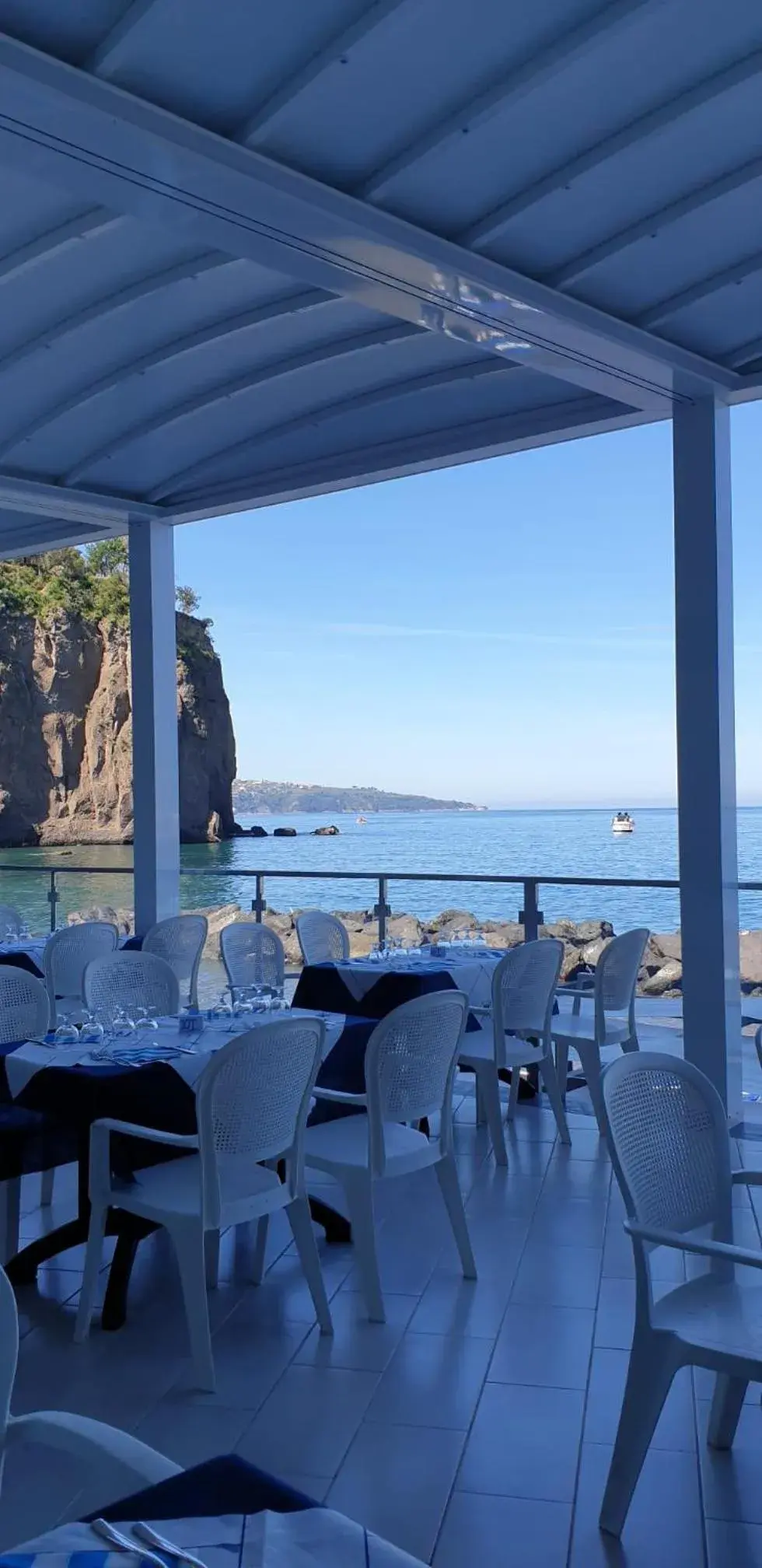 Restaurant/places to eat in Hotel Giosue' a mare