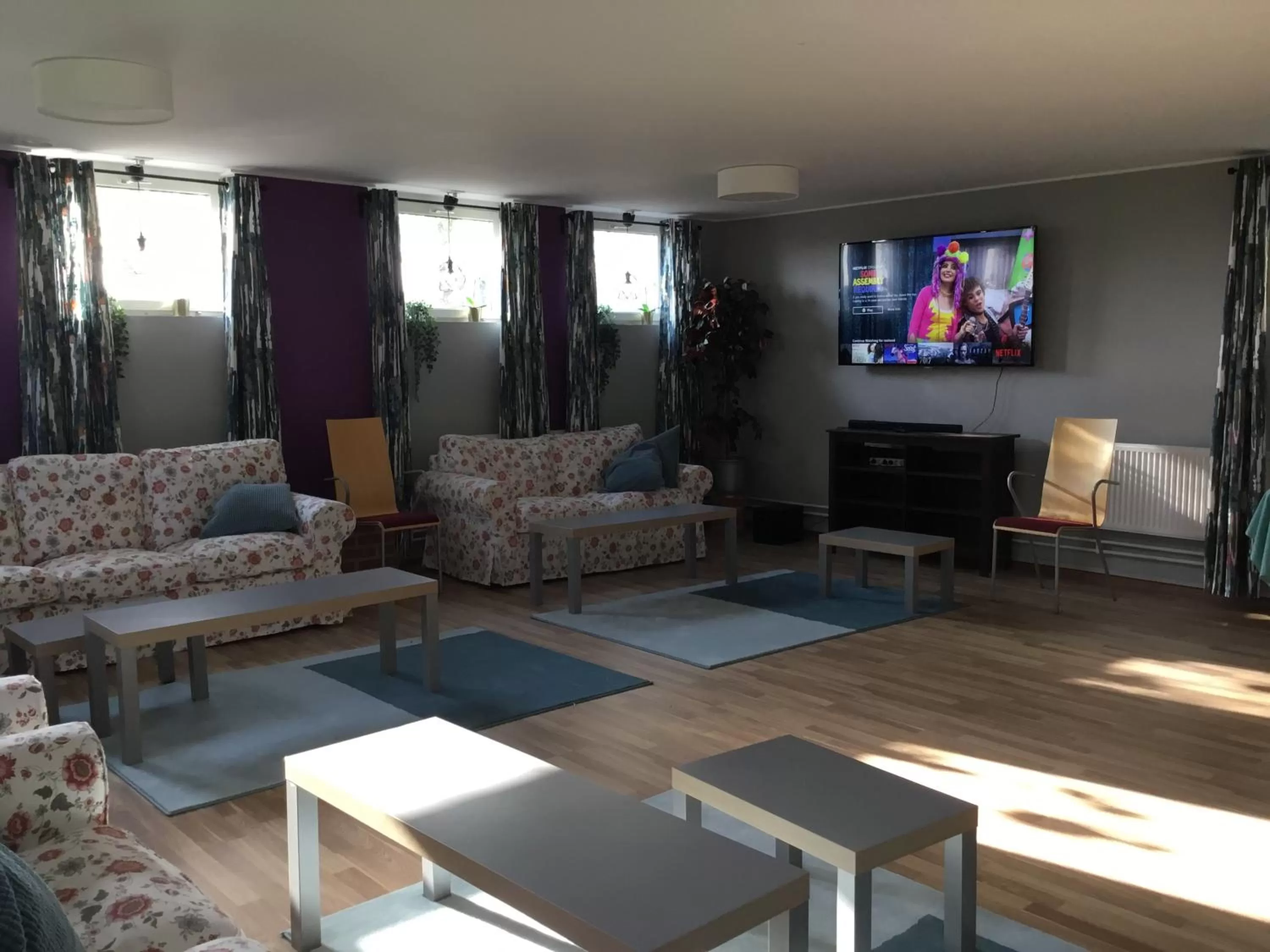 Communal lounge/ TV room in Dagsholm Hotell