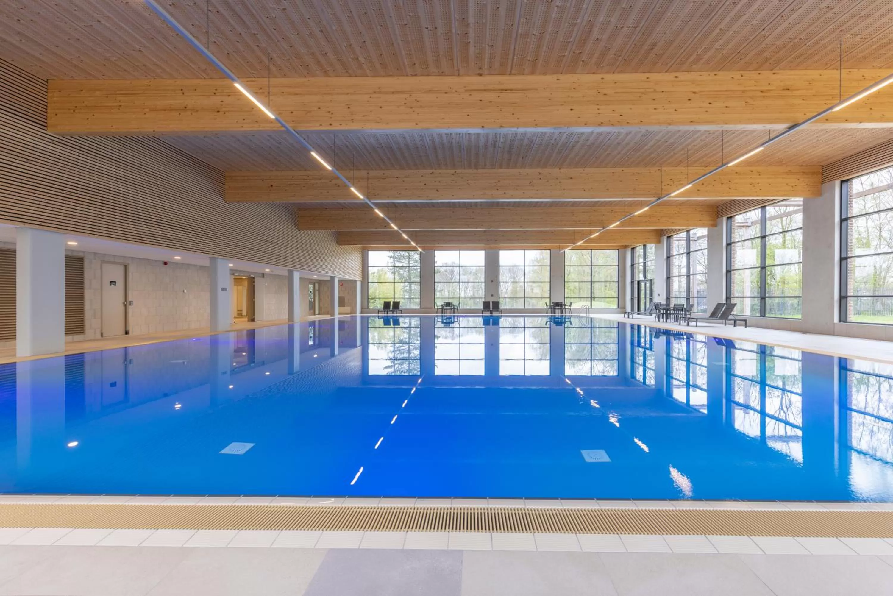 Swimming pool in Fletcher Familiehotel De Hunzebergen