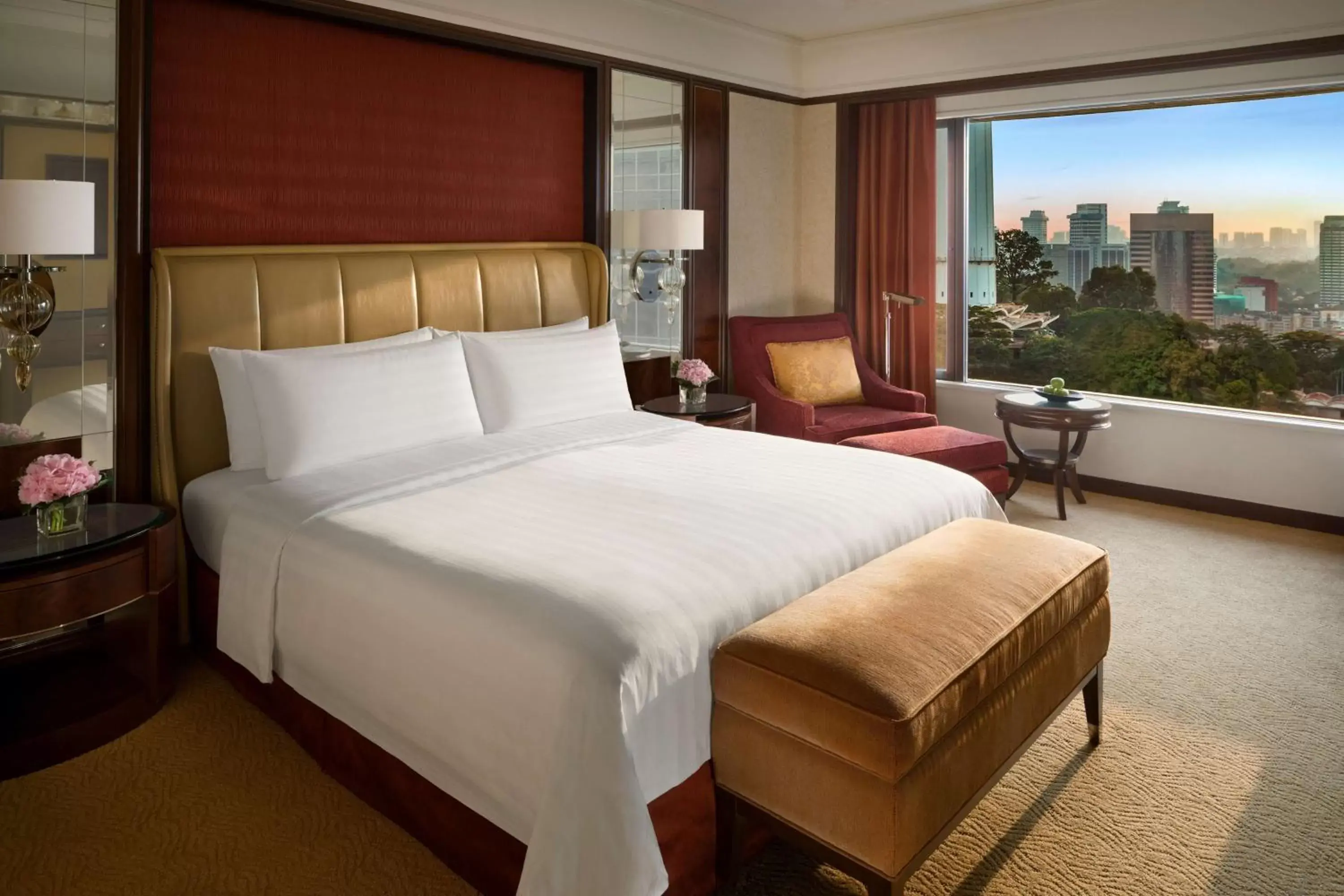 Photo of the whole room, Bed in Shangri-La Kuala Lumpur