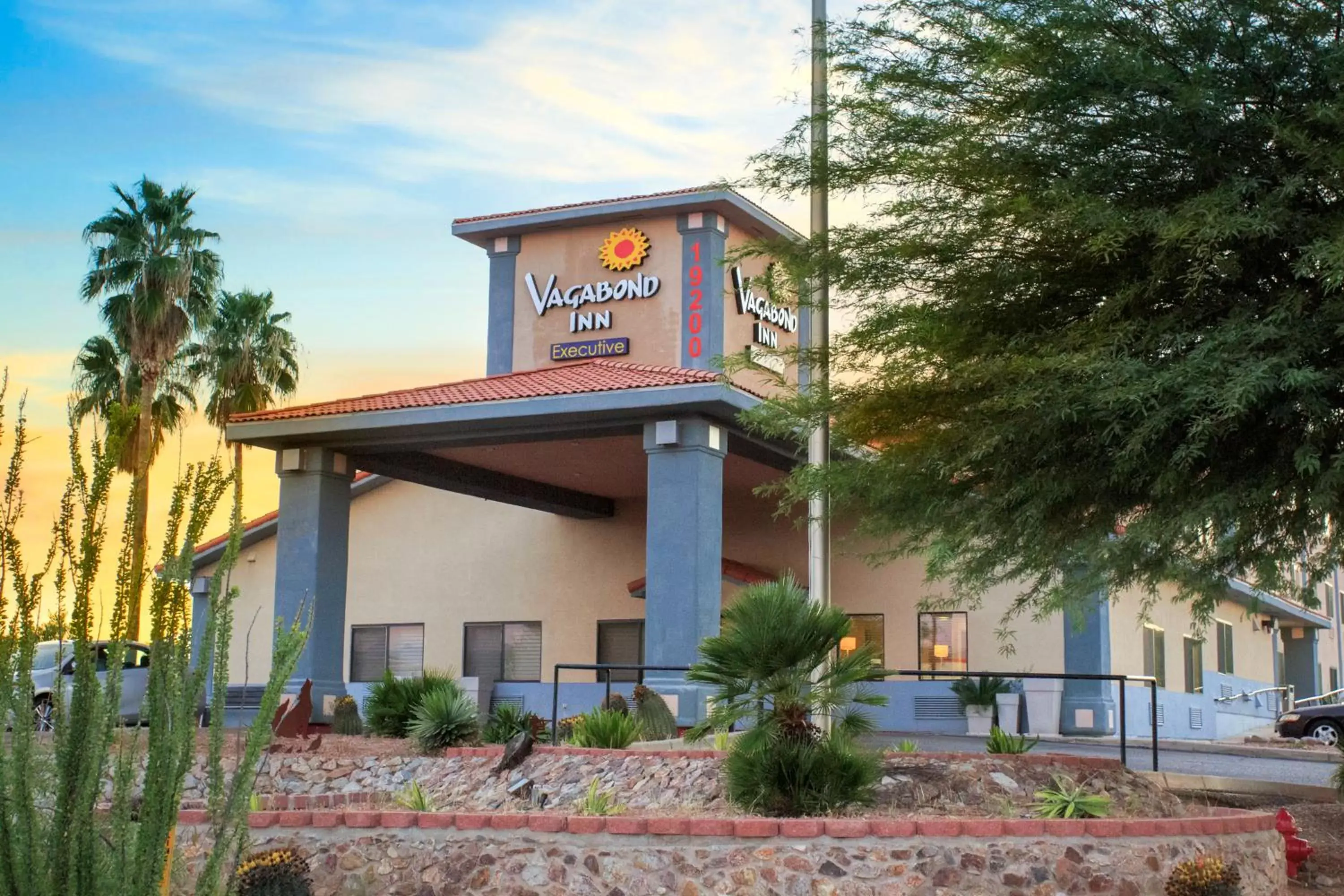 Facade/entrance, Property Building in Vagabond Inn Executive