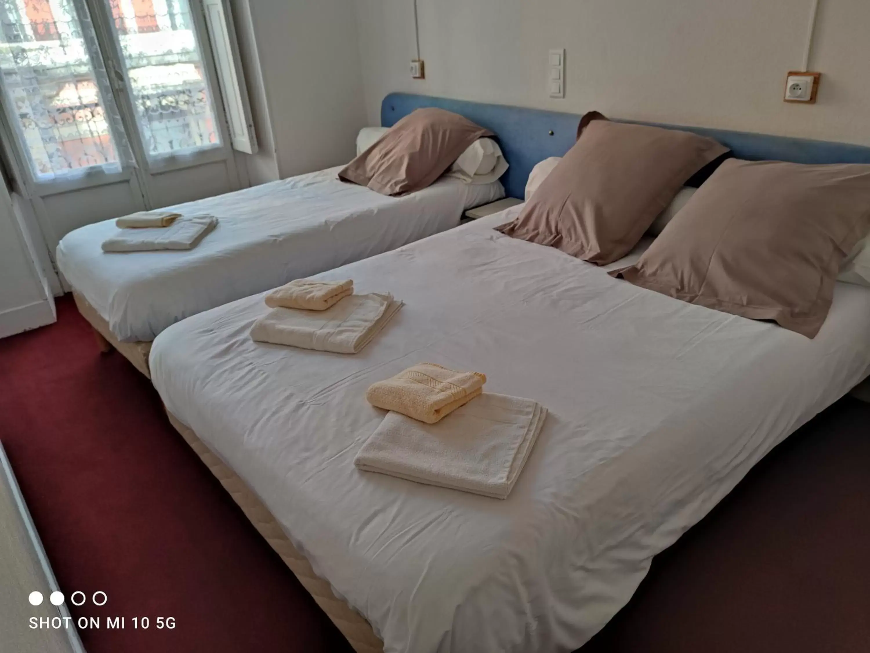Bed in Hotel Du Rocher