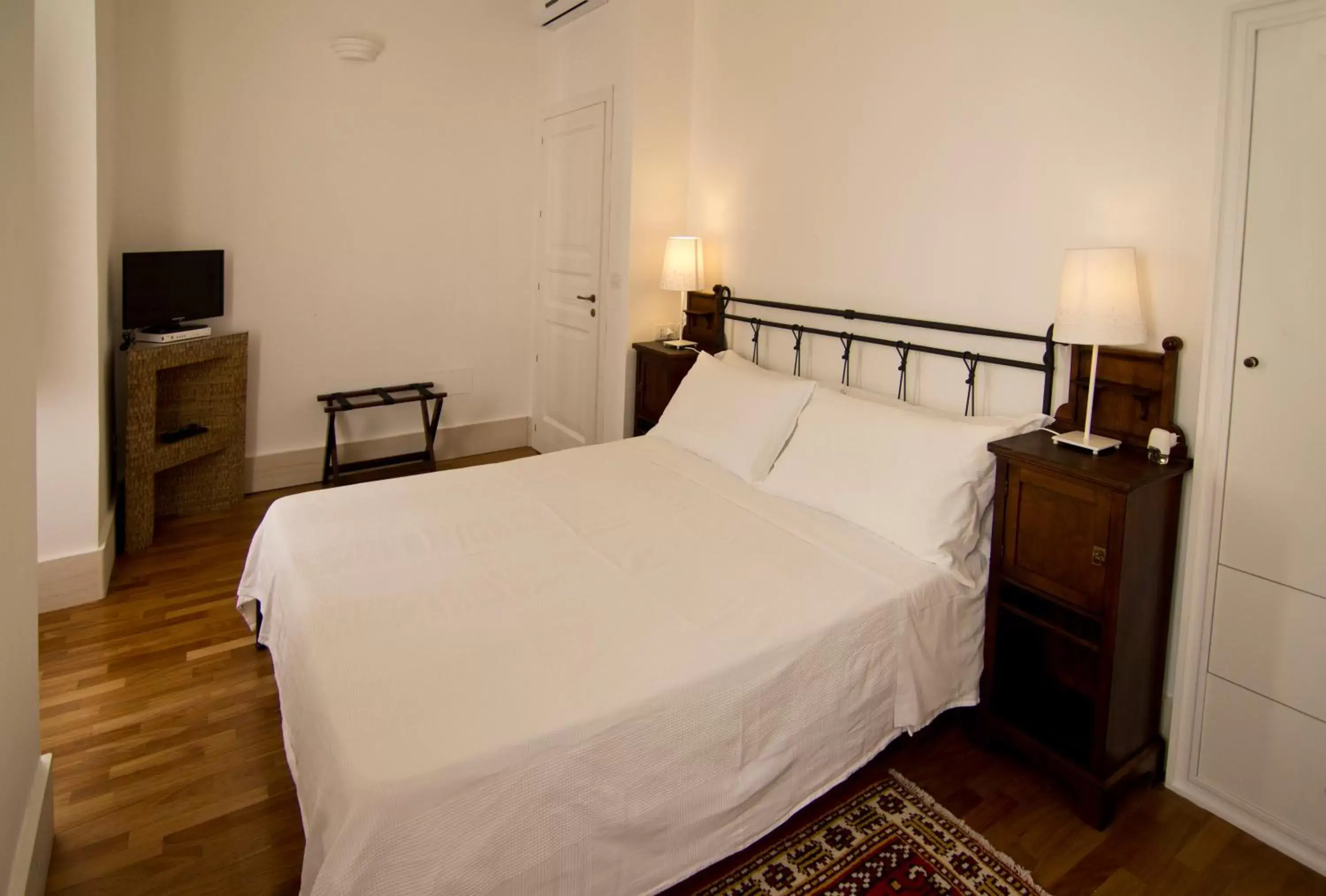 Photo of the whole room, Bed in La Residenza del Reginale