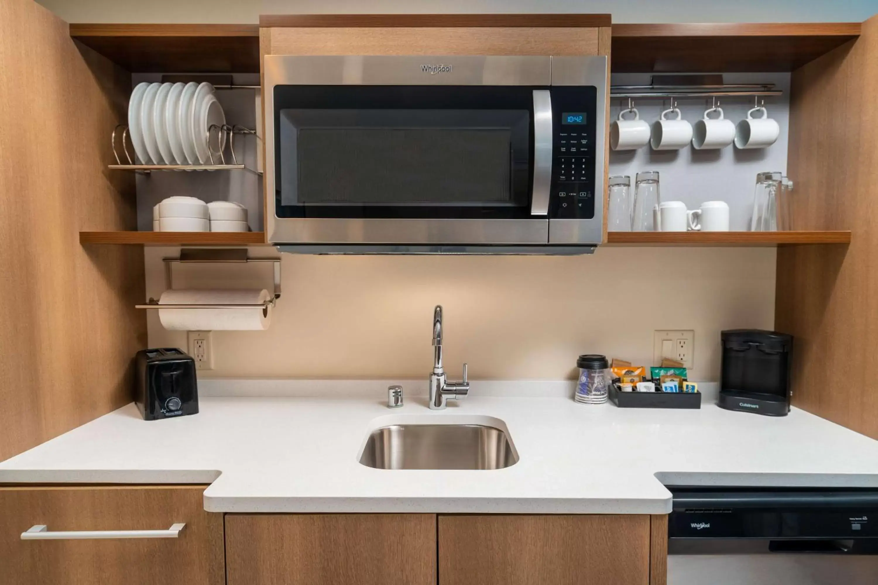 Kitchen or kitchenette, Kitchen/Kitchenette in Home2 Suites Bakersfield