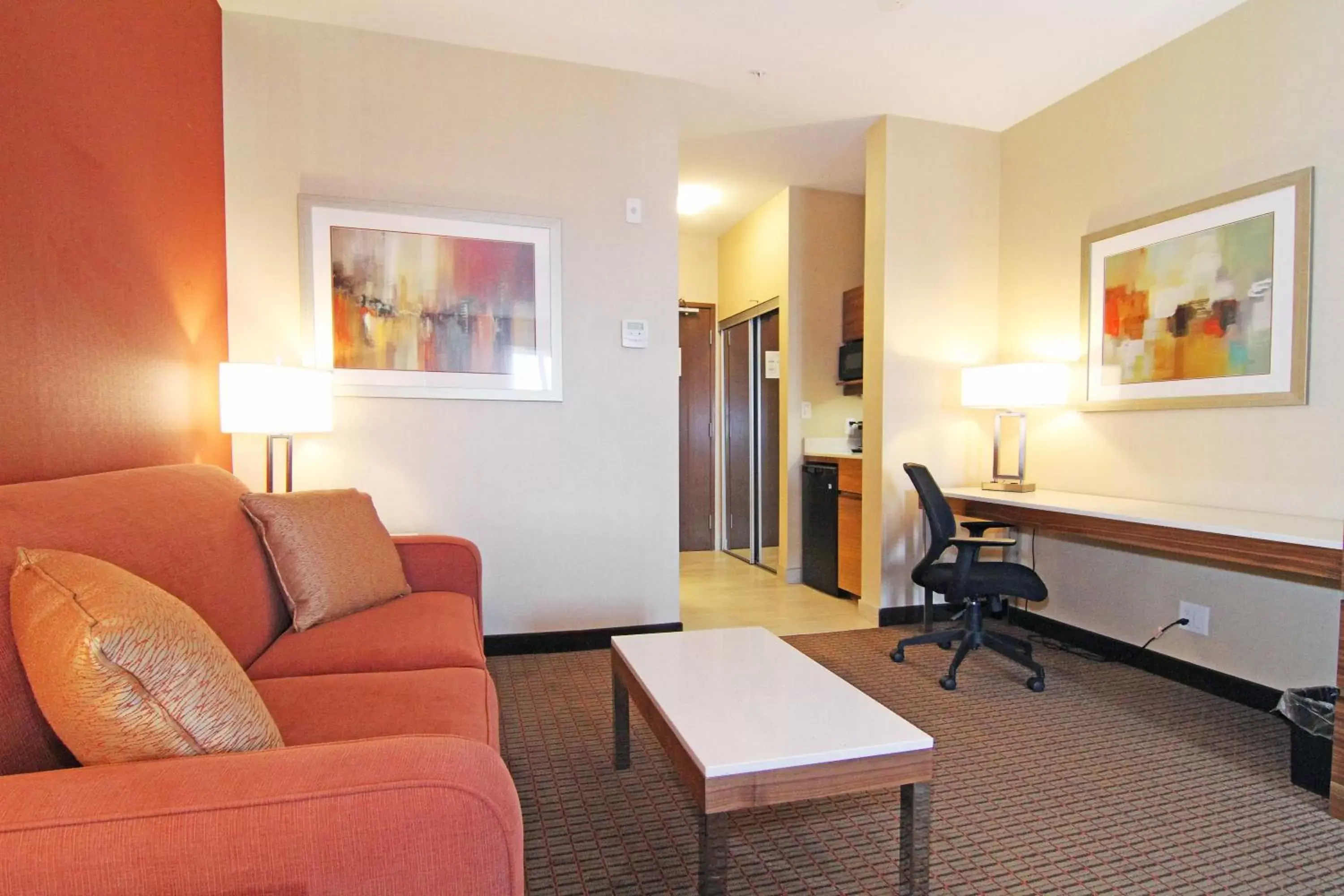 Photo of the whole room, Seating Area in Holiday Inn Express and Suites Calgary University, an IHG Hotel