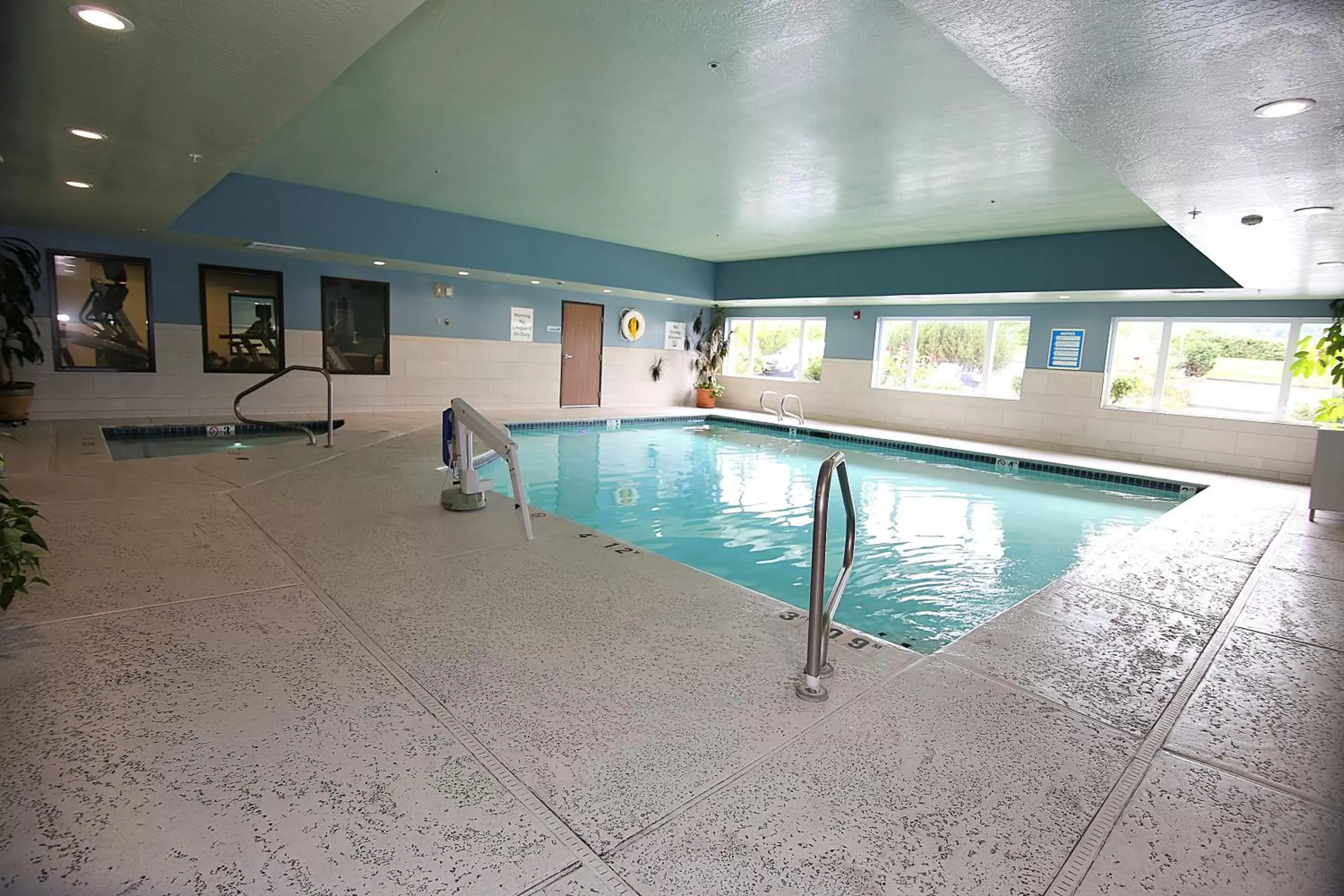 Swimming Pool in Holiday Inn Express Hotel & Suites Ashland, an IHG Hotel