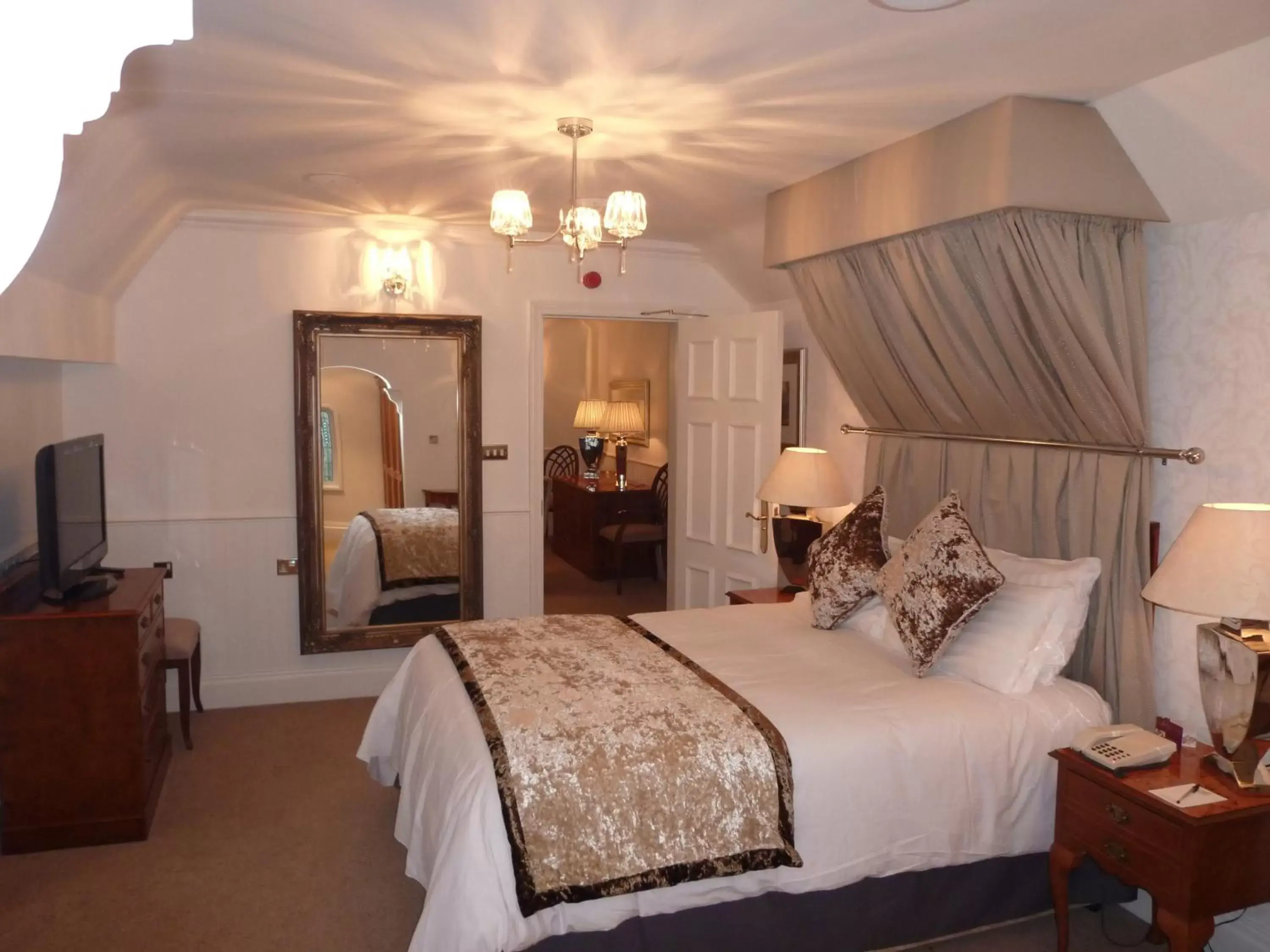 Bedroom, Bed in Alderley Edge Hotel