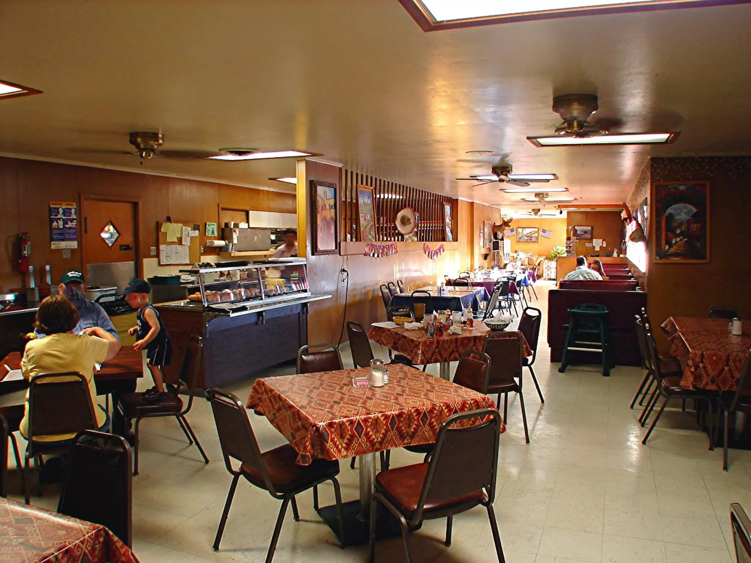 Restaurant/Places to Eat in Lakeside Inn & Suites