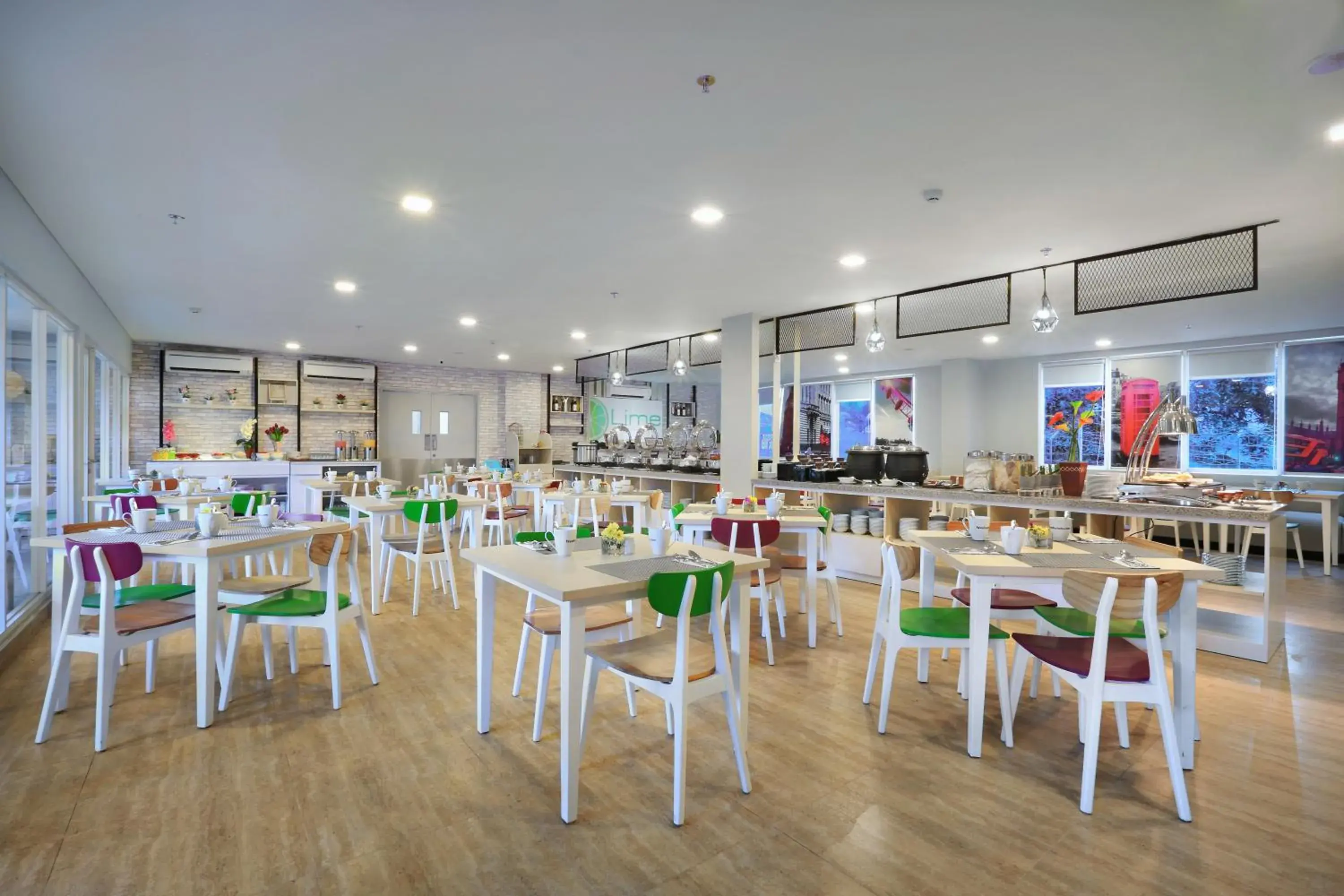 Restaurant/Places to Eat in favehotel Tlogomas Malang