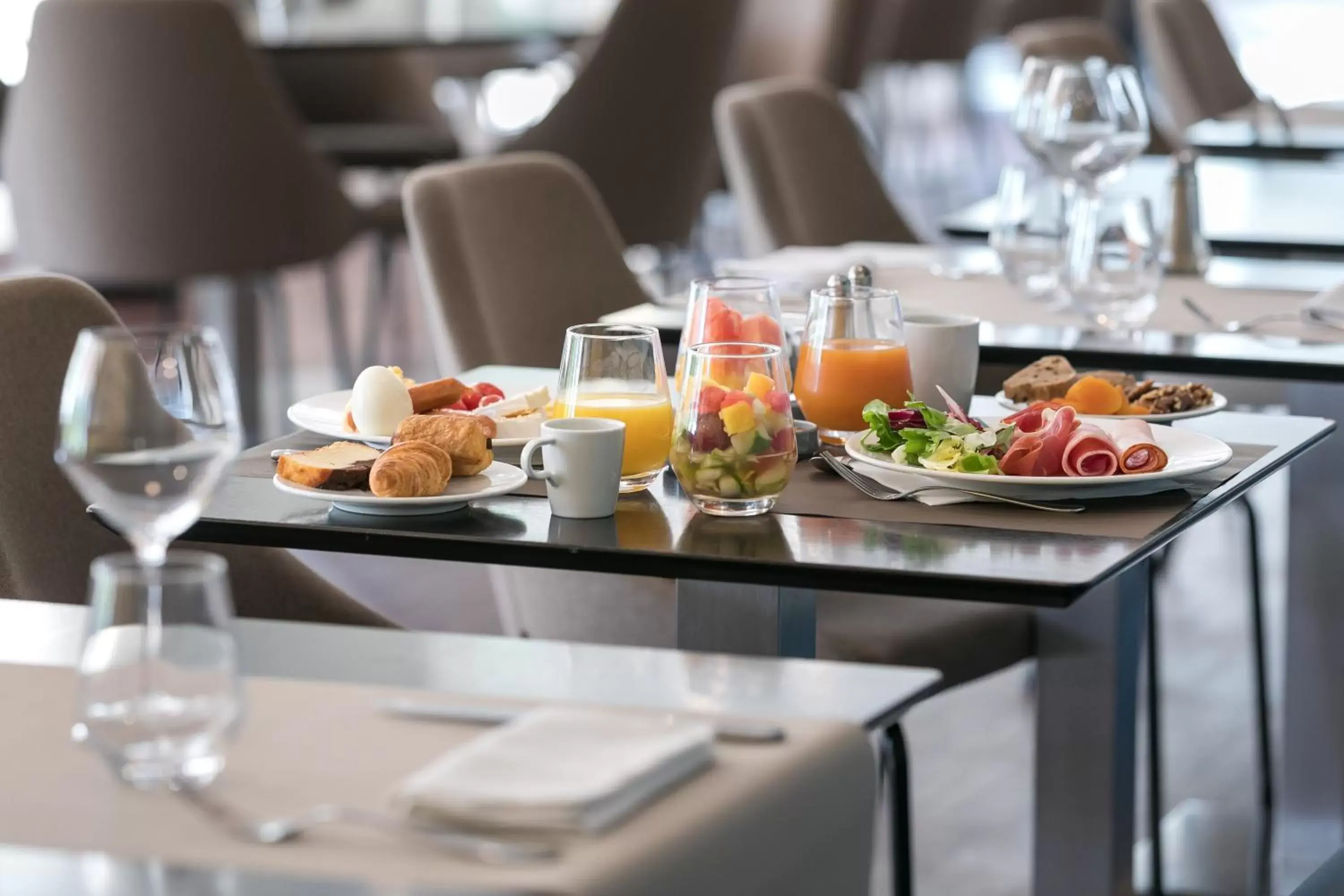 Buffet breakfast, Restaurant/Places to Eat in Hôtel Birdy by Happyculture