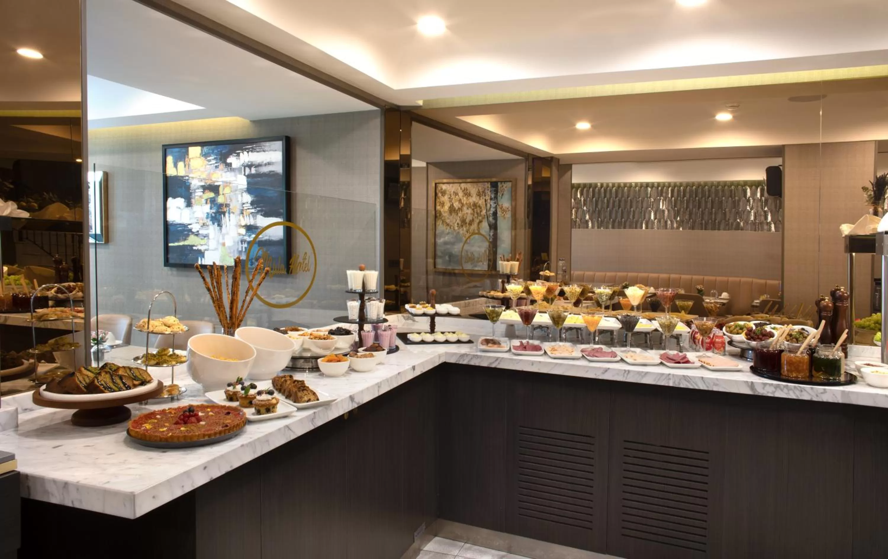Food and drinks in Mula Hotel