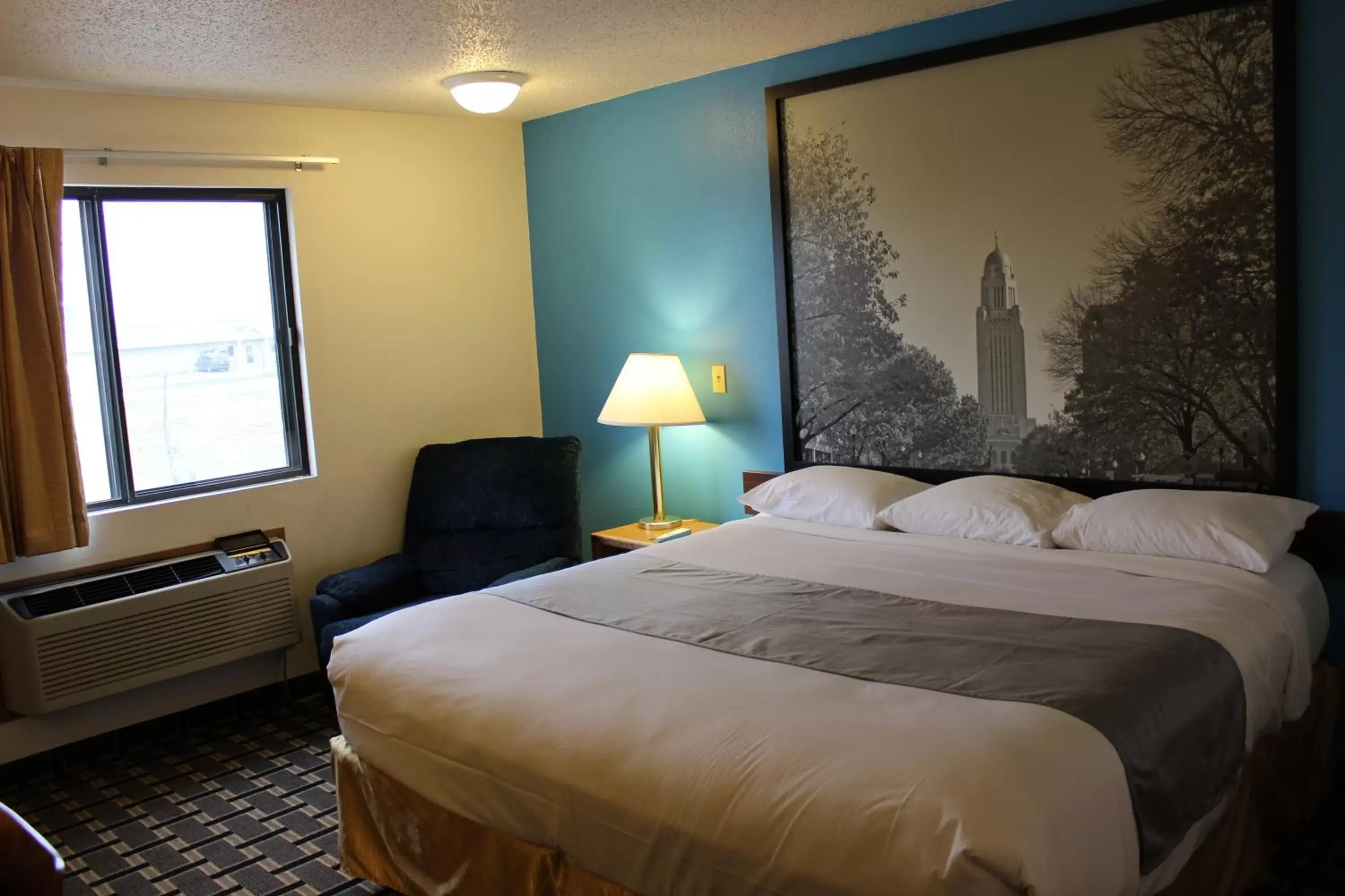 King Room - Non-Smoking in Super 8 by Wyndham Lincoln West
