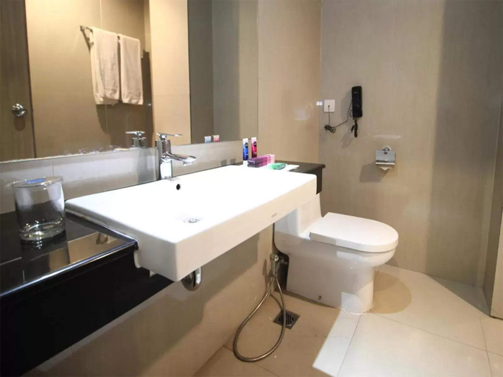 Bathroom in Hotel Dafam Pekanbaru