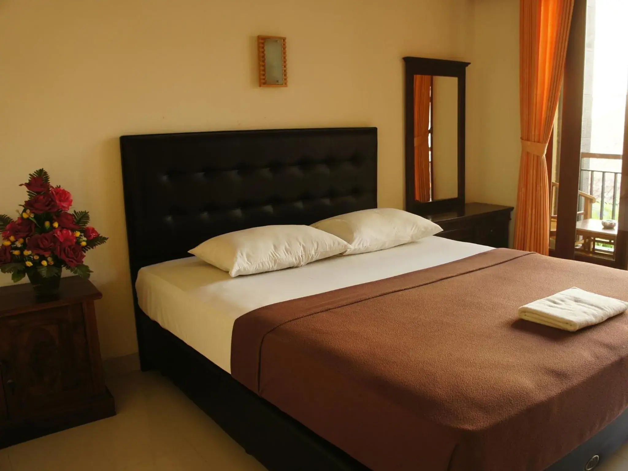 Photo of the whole room, Bed in Waringin Homestay