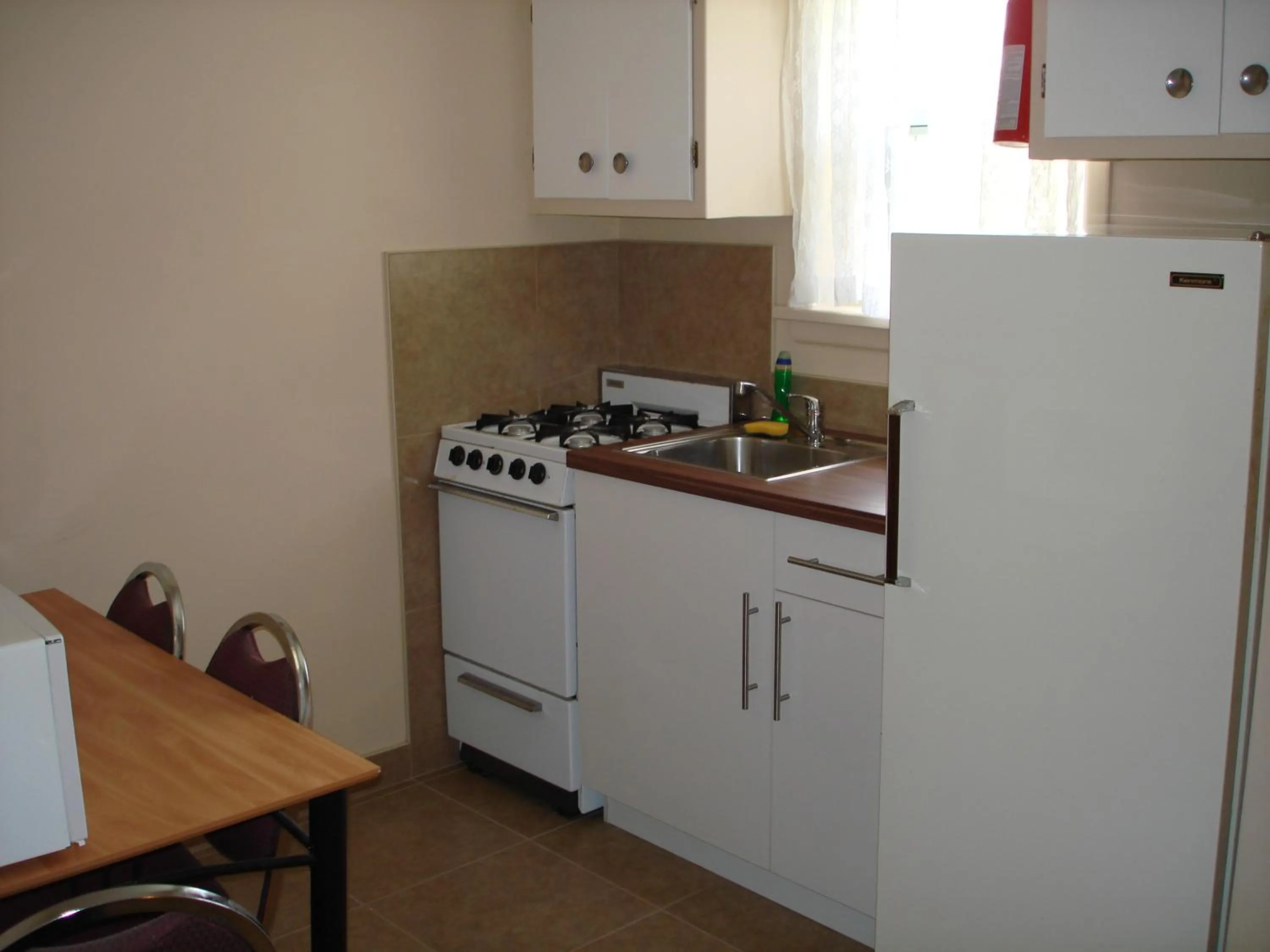Kitchen or kitchenette in The Gables Inn