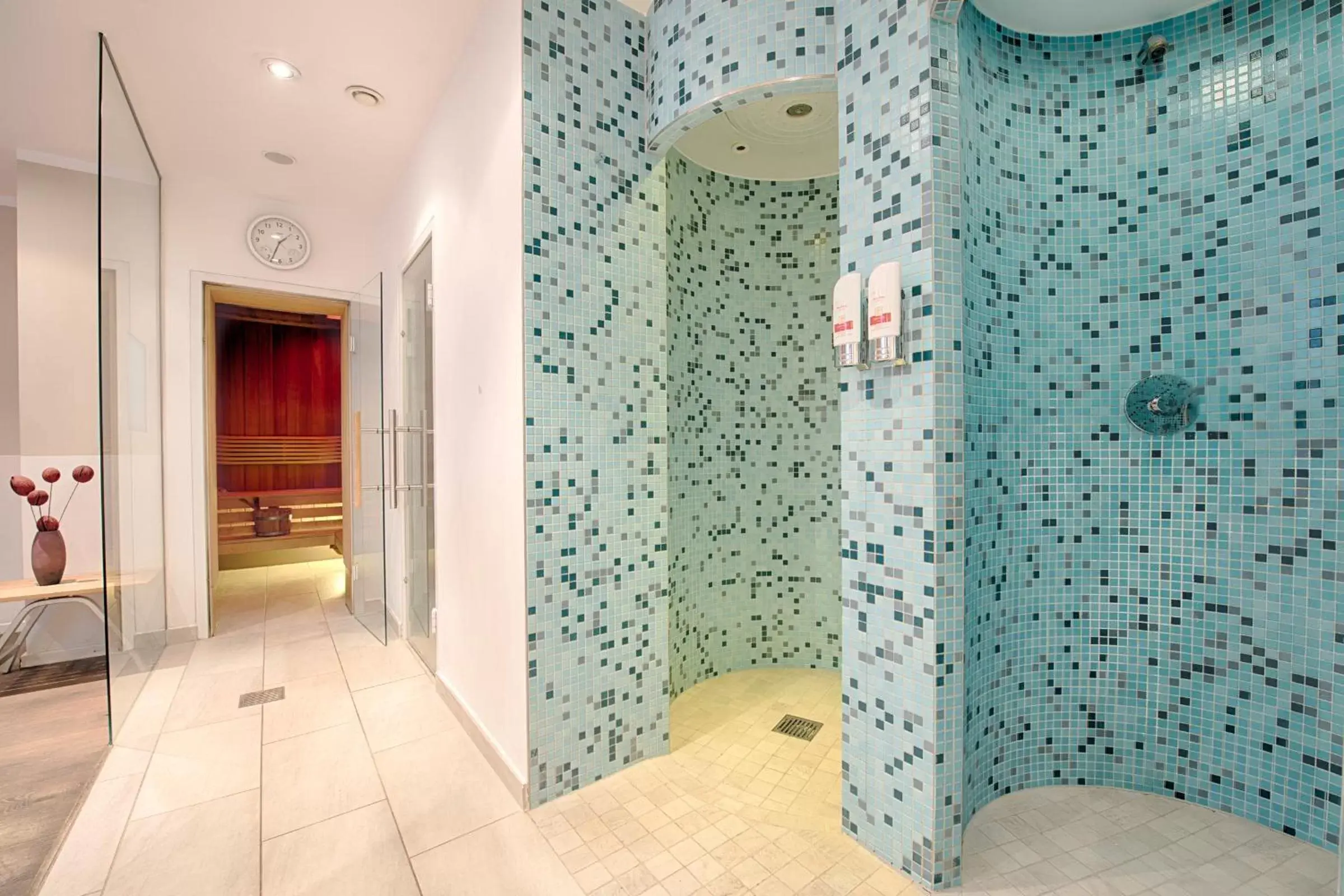 Spa and wellness centre/facilities, Bathroom in Leonardo Hotel München City West