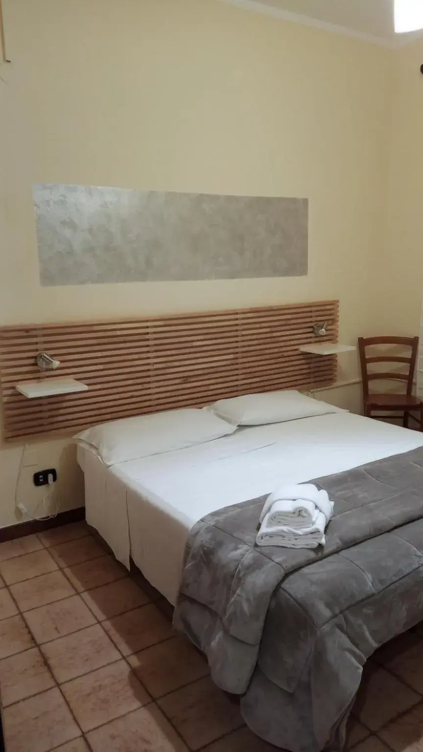 Photo of the whole room, Bed in Hotel Eliseo Napoli