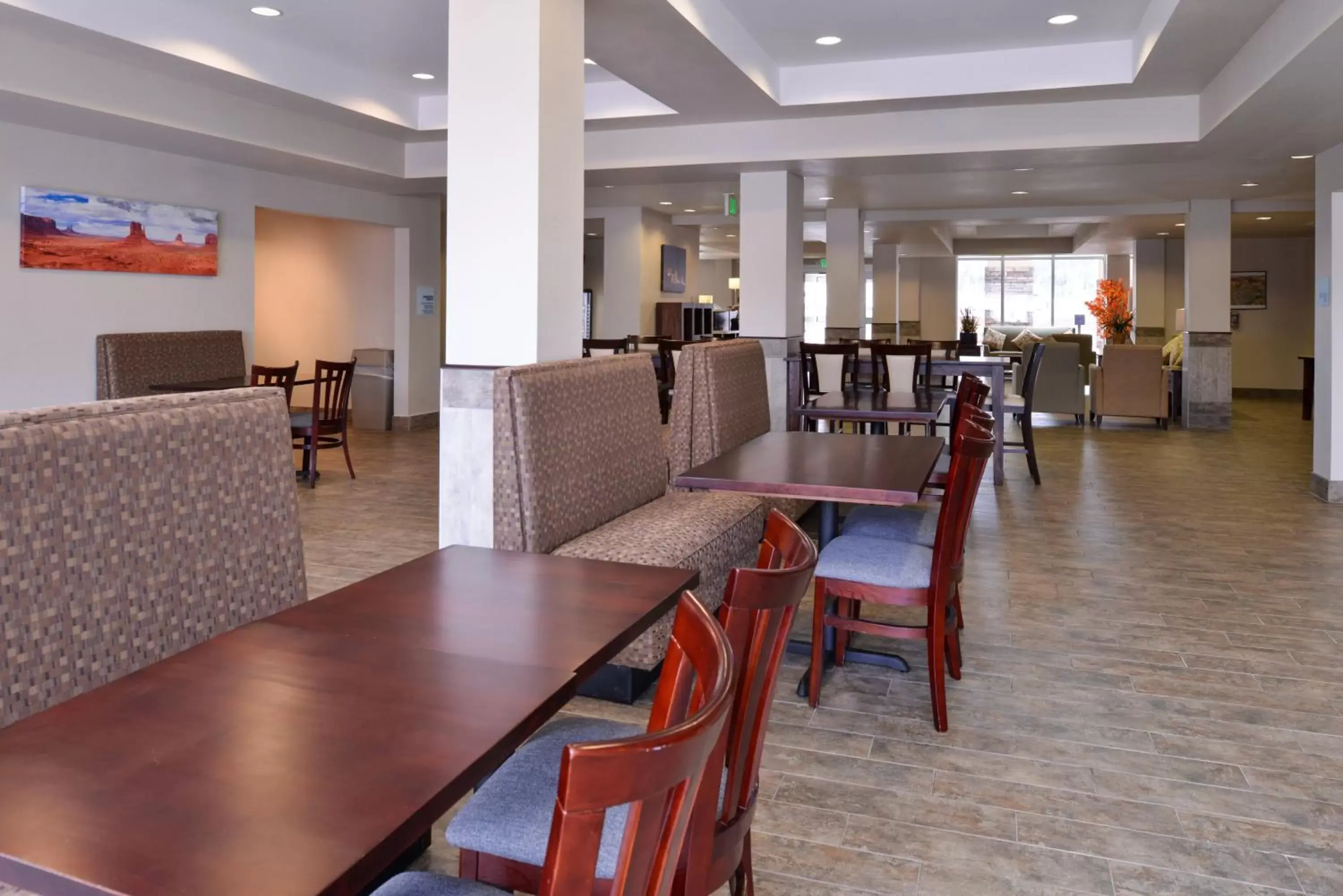 Breakfast, Restaurant/Places to Eat in Holiday Inn Express & Suites Williams, an IHG Hotel