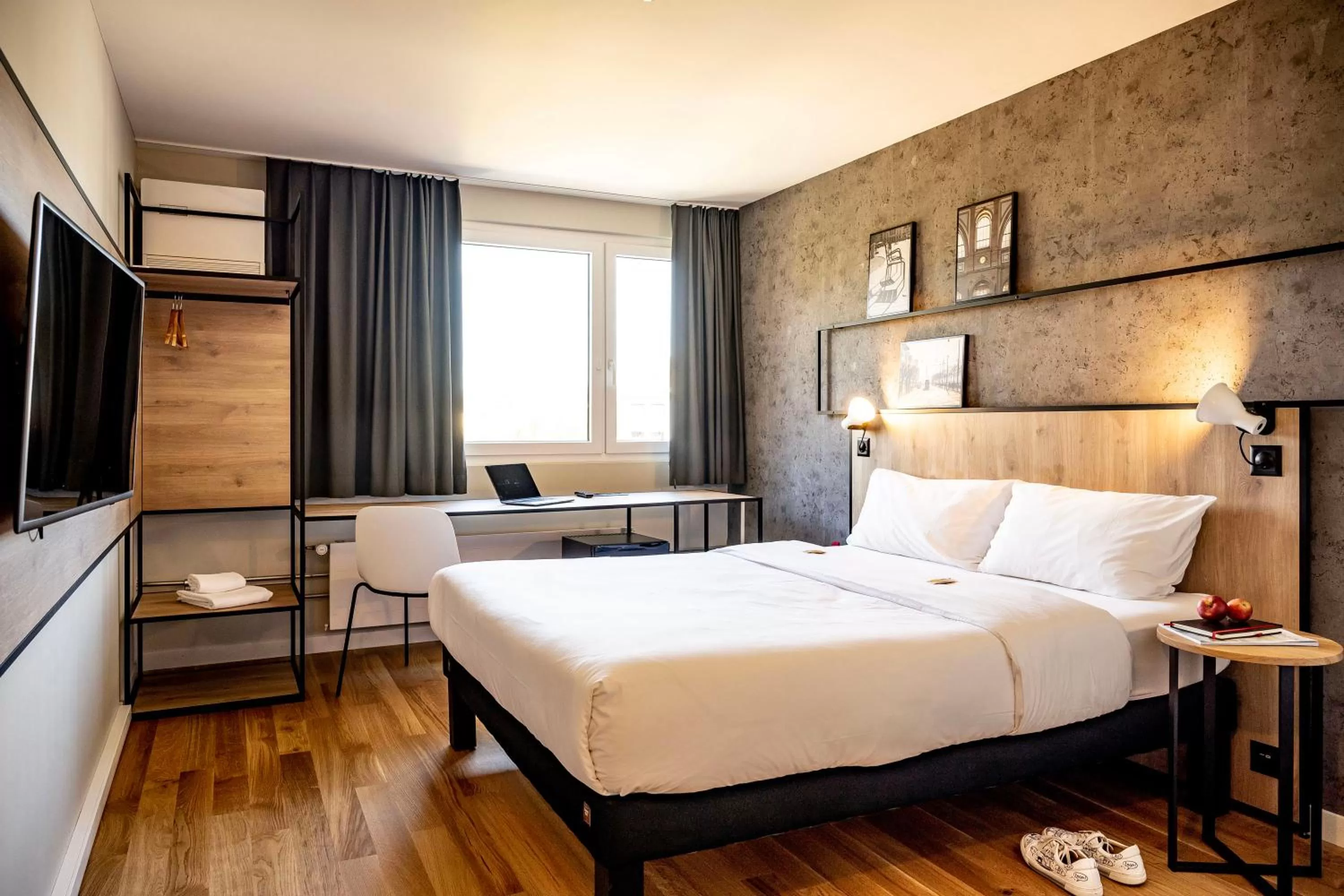 Photo of the whole room, Bed in ibis Zurich Adliswil