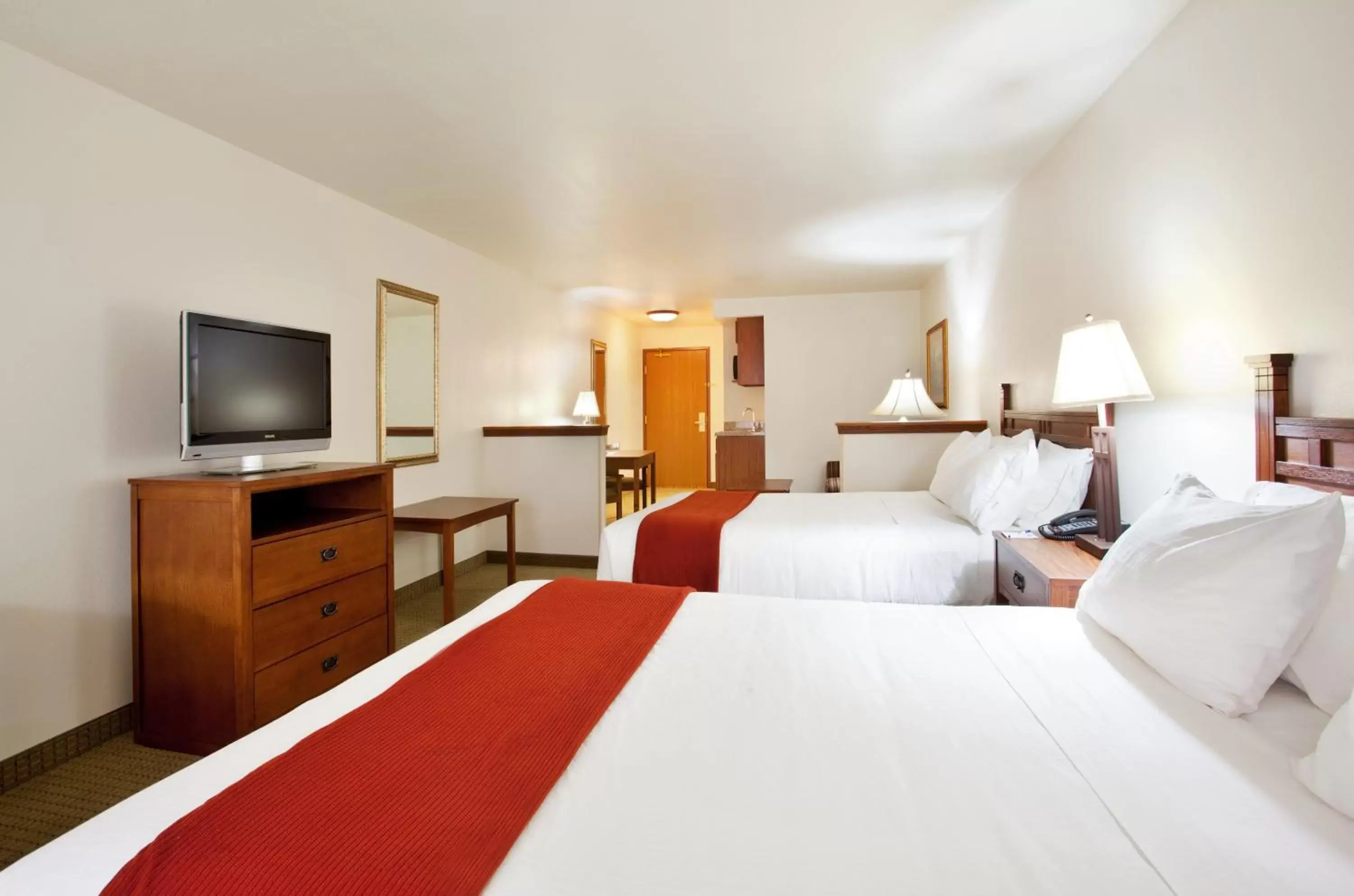 Photo of the whole room, Bed in Holiday Inn Express Hotel & Suites Mattoon, an IHG Hotel