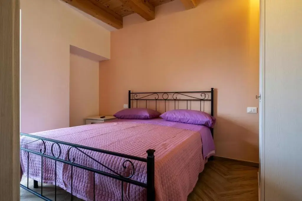 Photo of the whole room, Bed in IL MASCHERONE