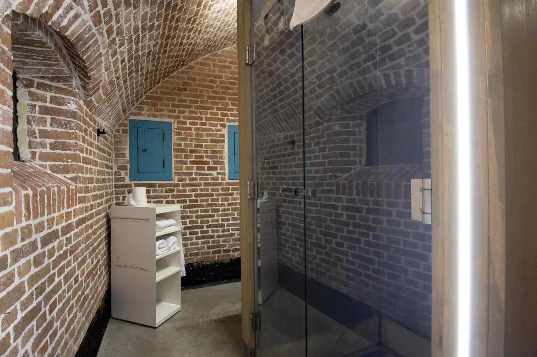 Bathroom in Fort Vuren