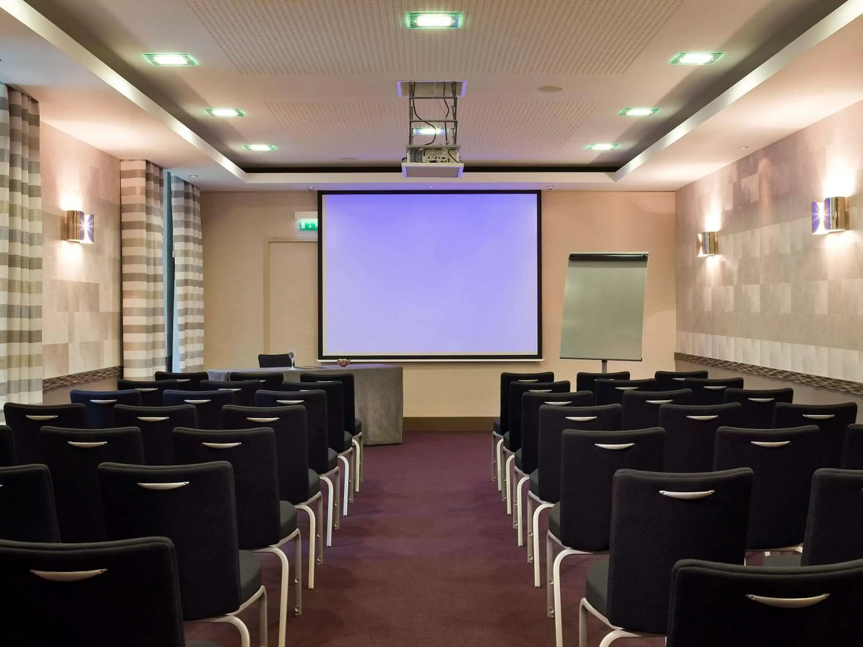 Meeting/conference room in Grand Hotel La Cloche Dijon - MGallery