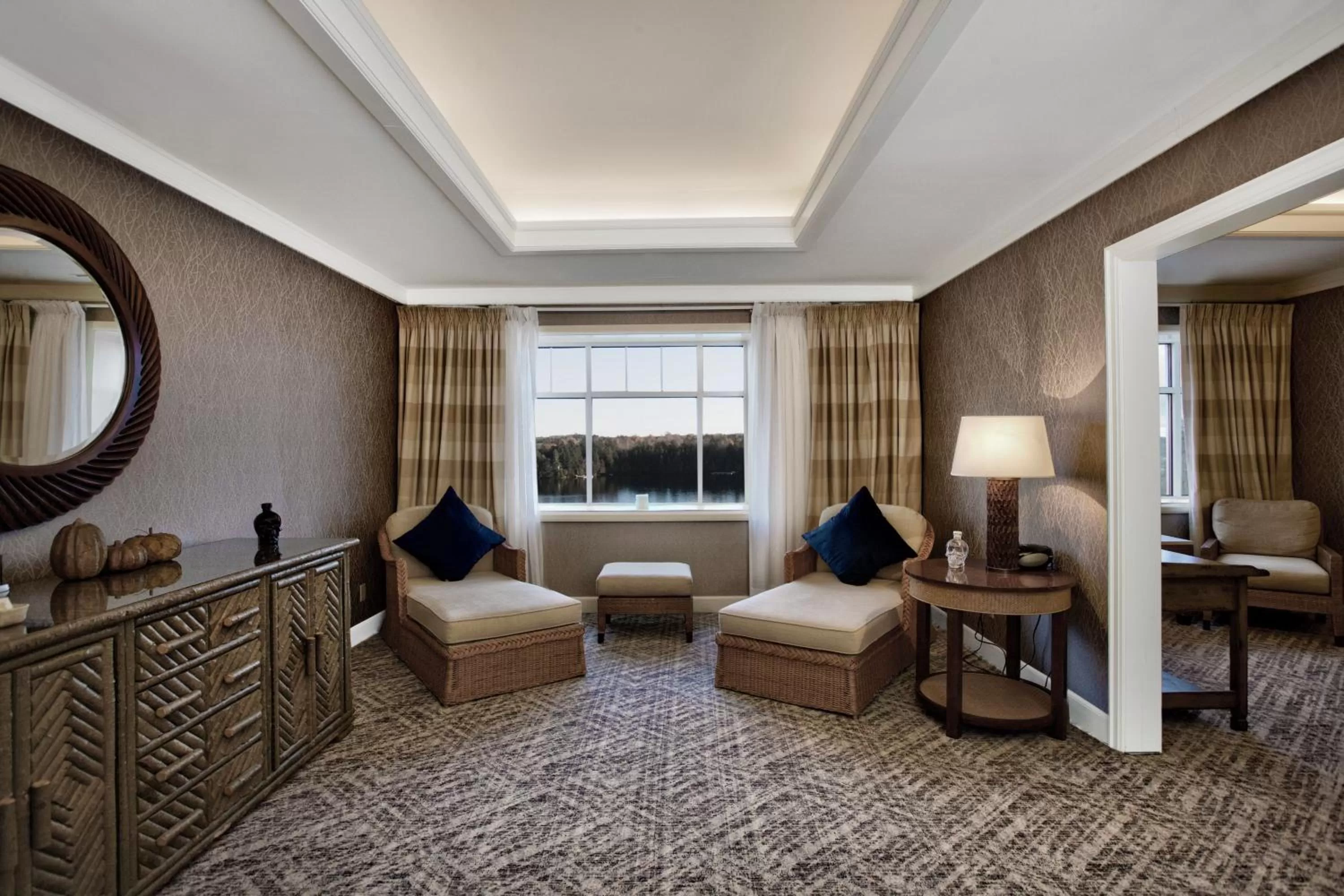 Lounge or bar in JW Marriott The Rosseau Muskoka Resort & Spa