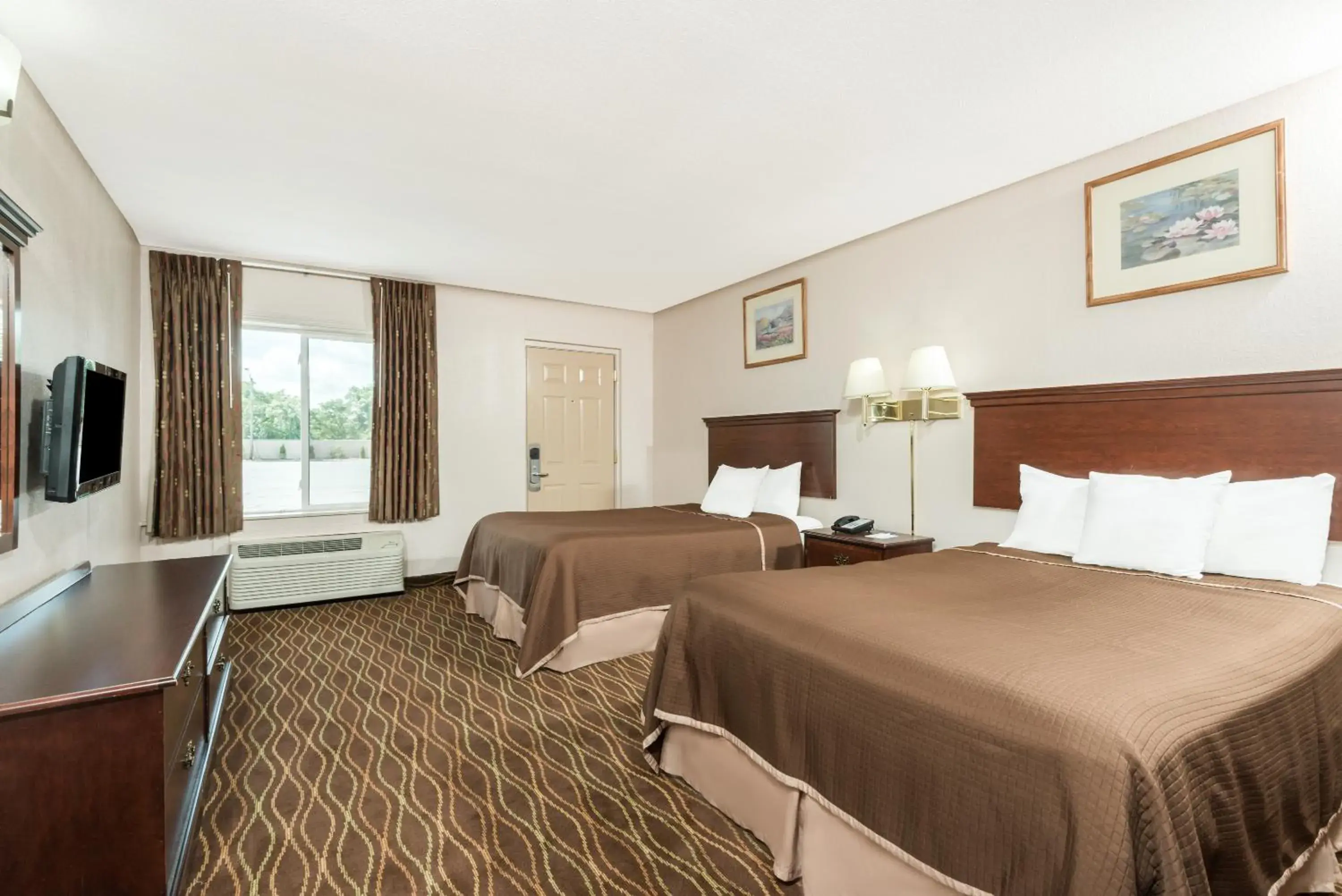 Double Room - Non-Smoking  in Howard Johnson by Wyndham Springfield