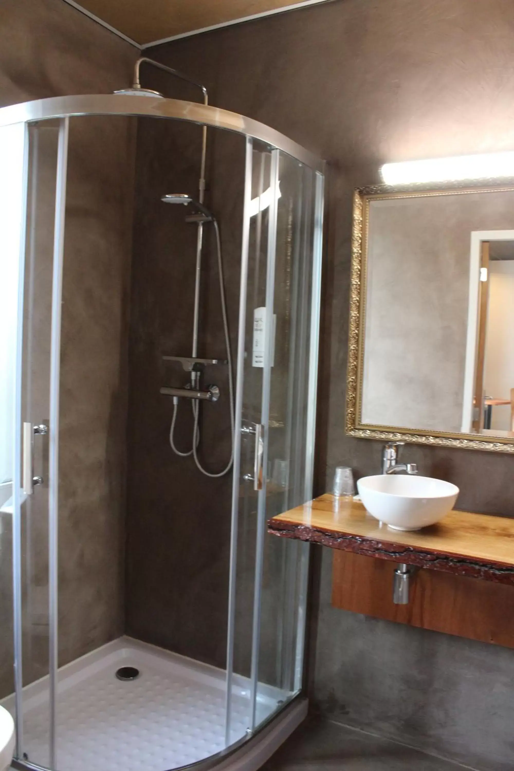 Shower, Bathroom in Fletcher Hotel-Restaurant de Korenbeurs