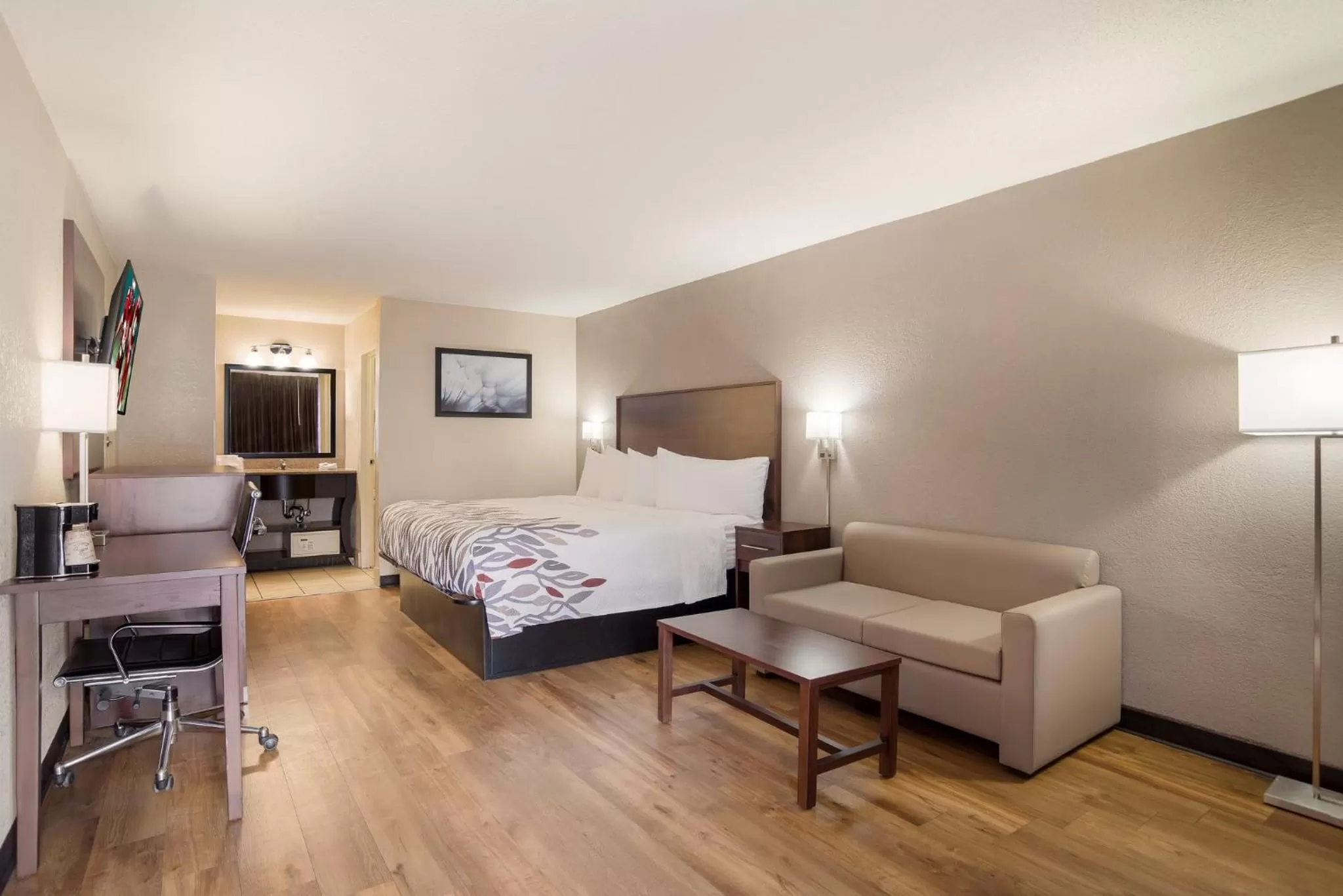 Bedroom, Bed in Red Roof Inn Baltimore South Glen Burnie