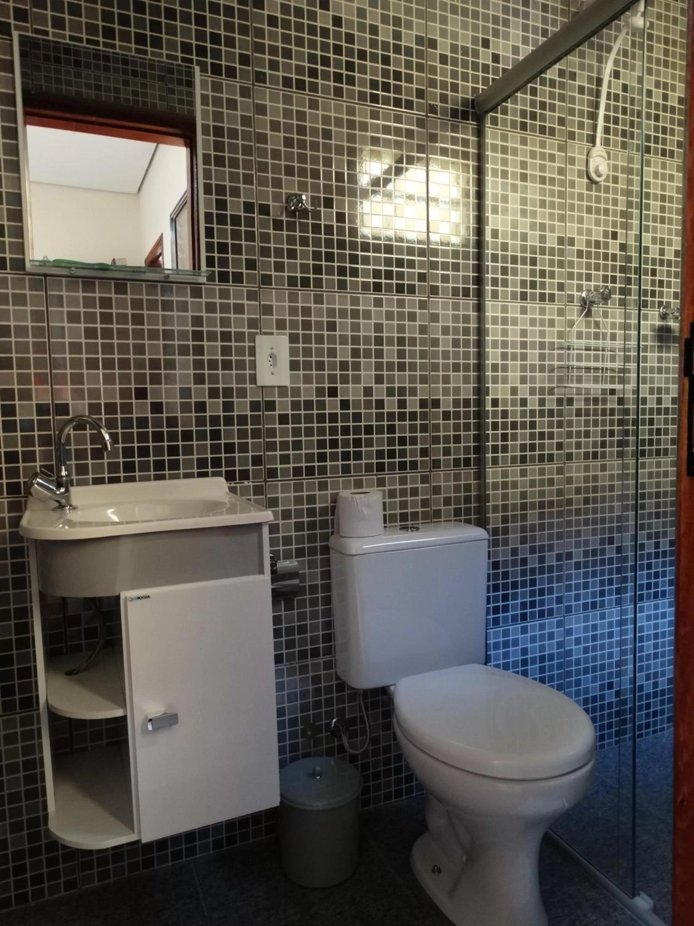 Bathroom in Pousada F7