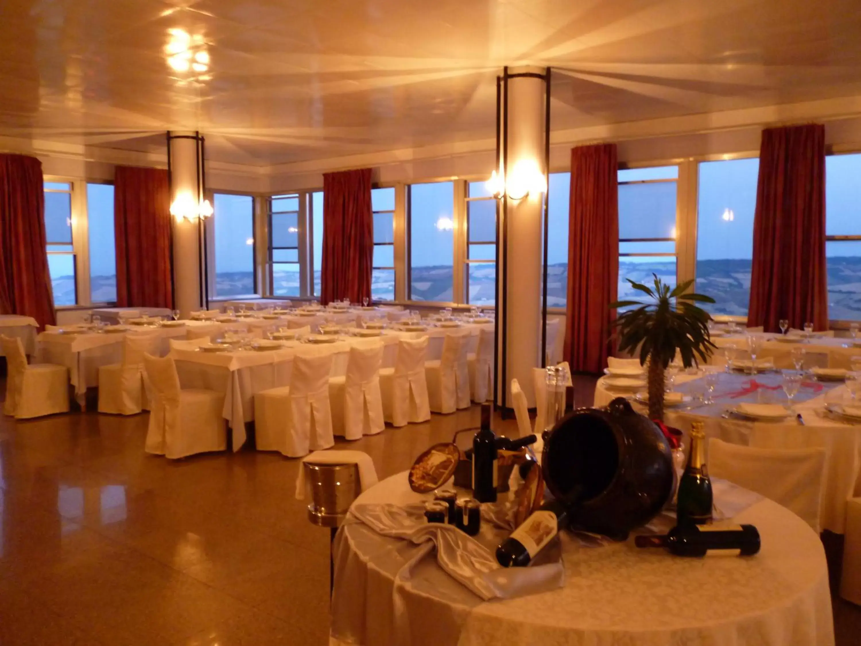 Restaurant/places to eat, Banquet Facilities in Hotel Astoria