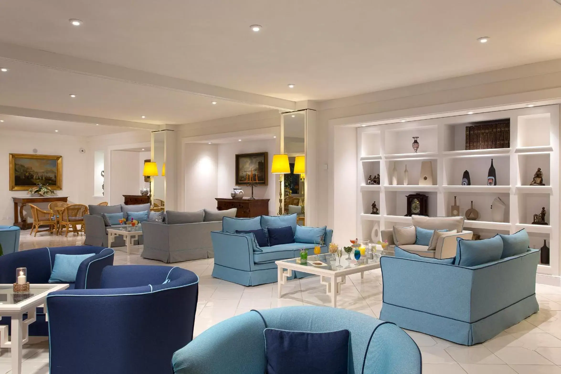 Communal lounge/ TV room in Grand Hotel Capodimonte