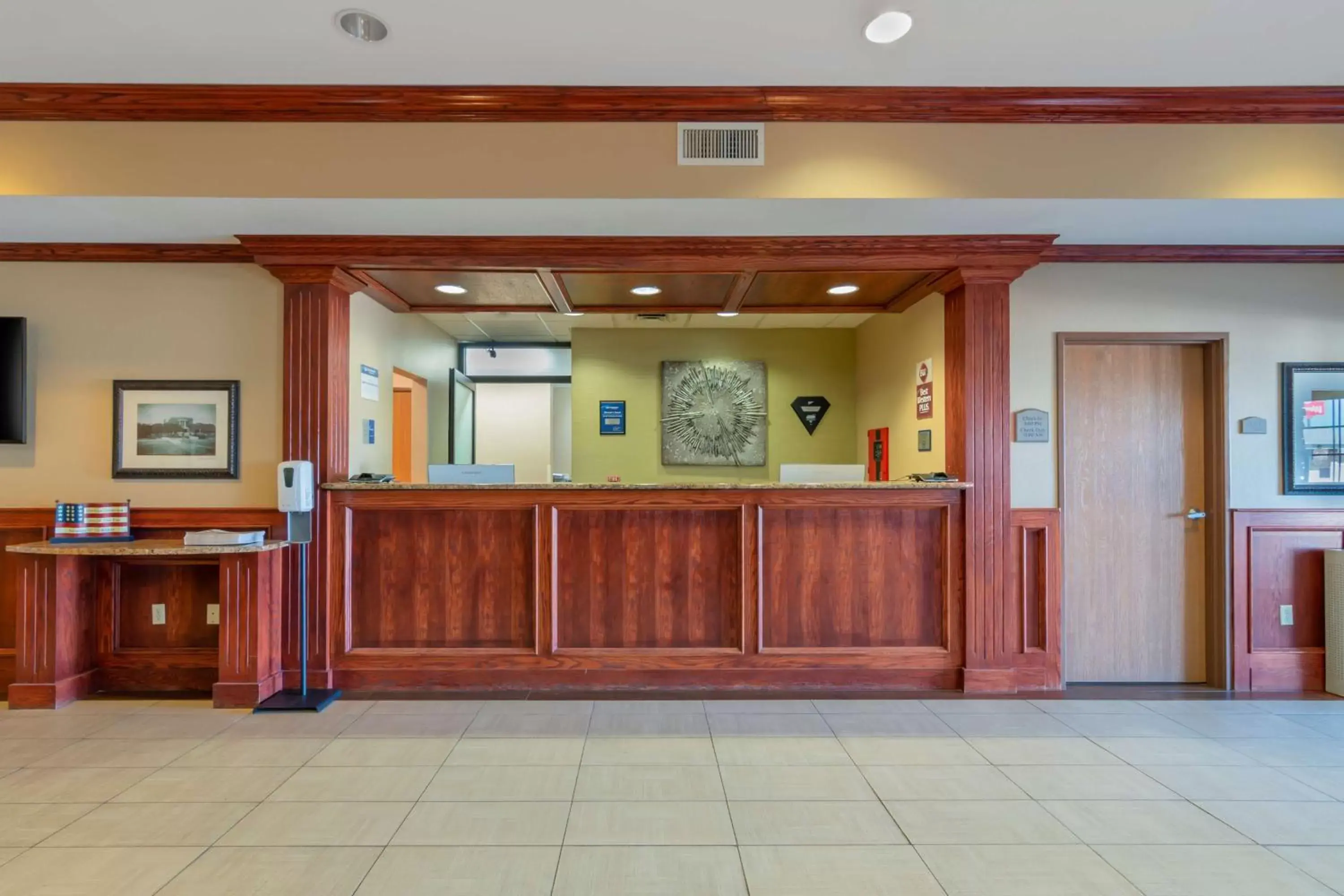 Lobby or reception in Best Western Plus Butterfield Inn Lobby or reception in Best Western Plus Butterfield Inn