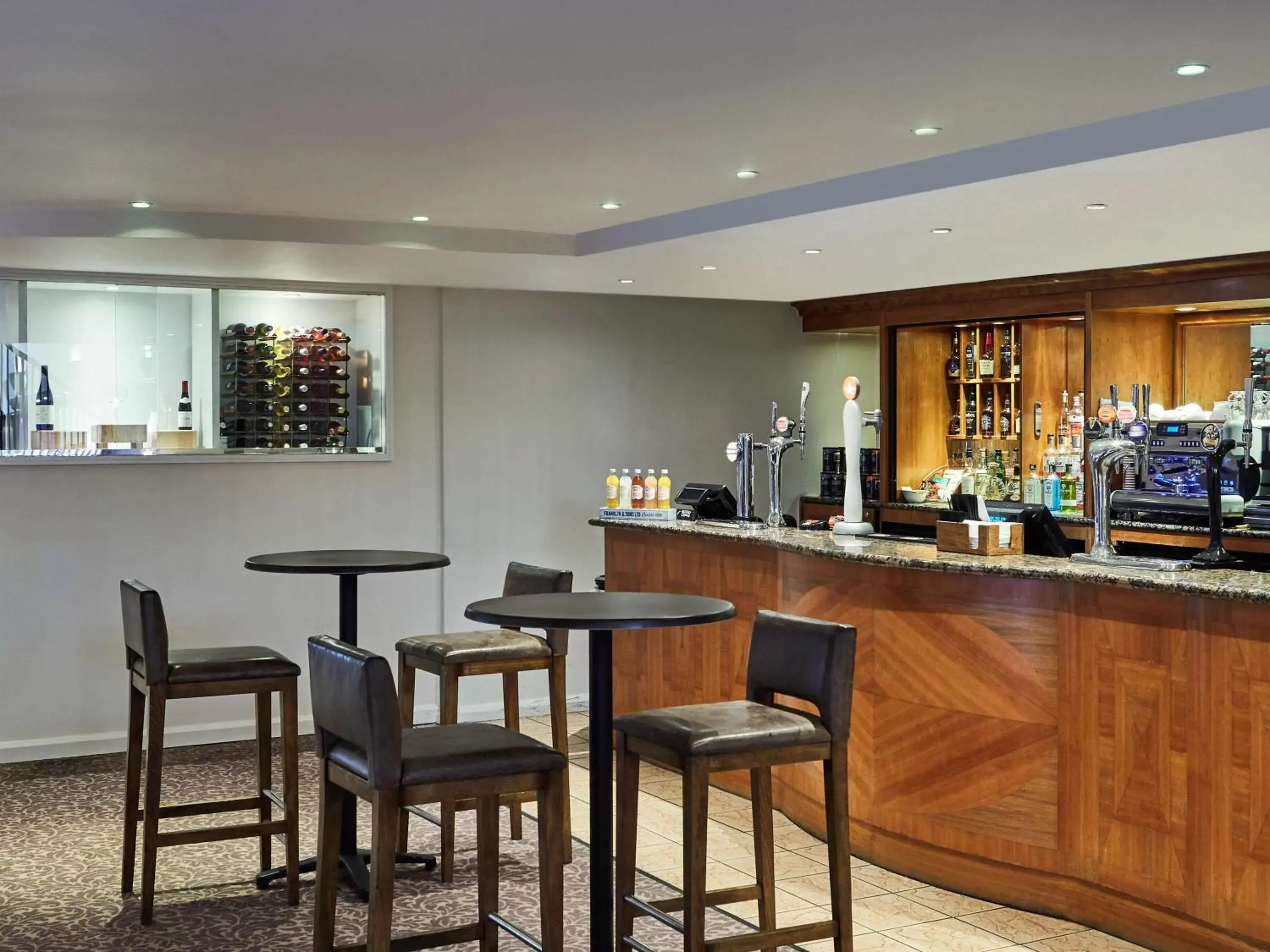 Lounge or bar, Restaurant/Places to Eat in Mercure Sheffield Kenwood Hall & Spa