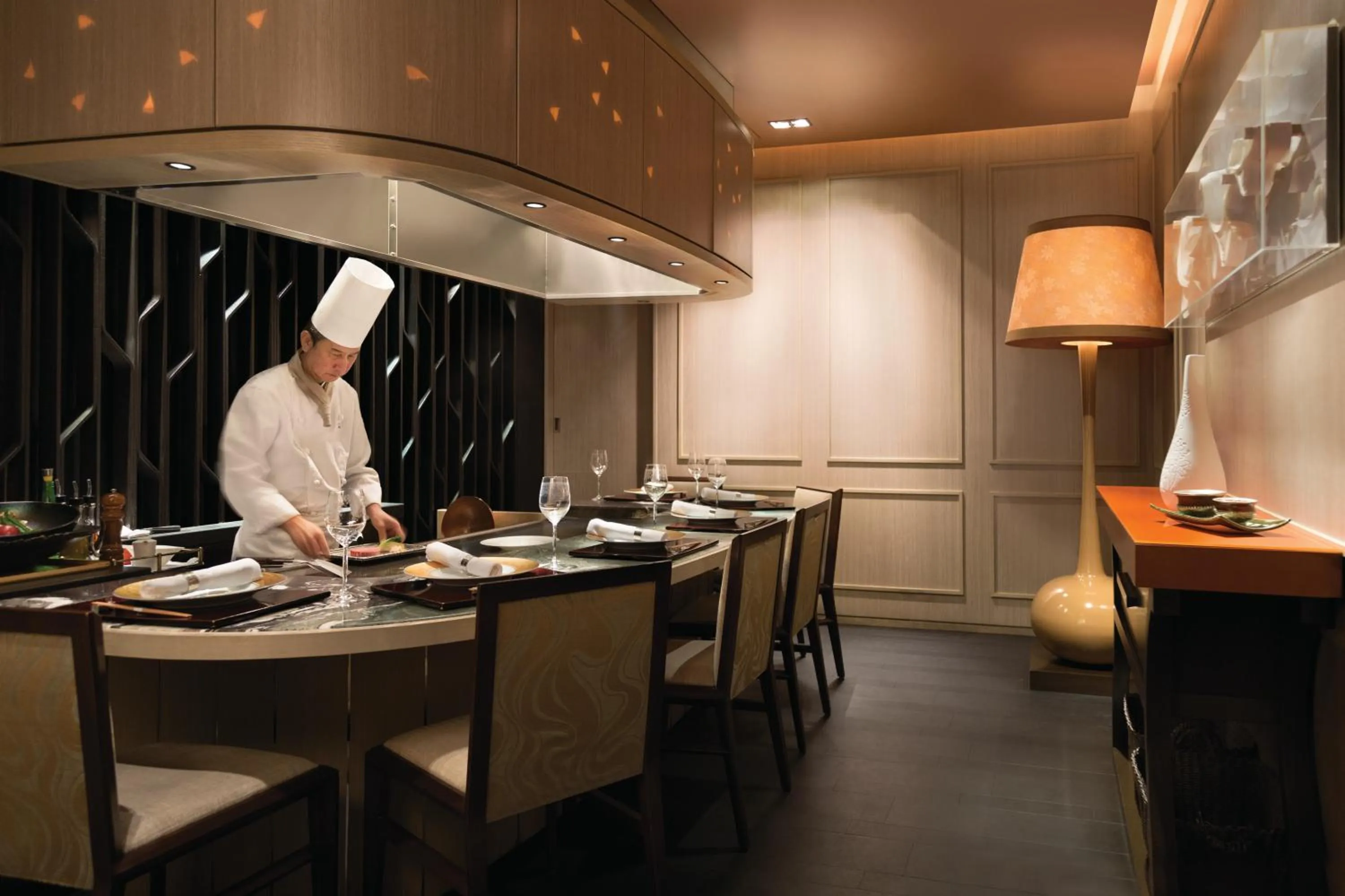 Restaurant/places to eat in Shangri-La Tokyo