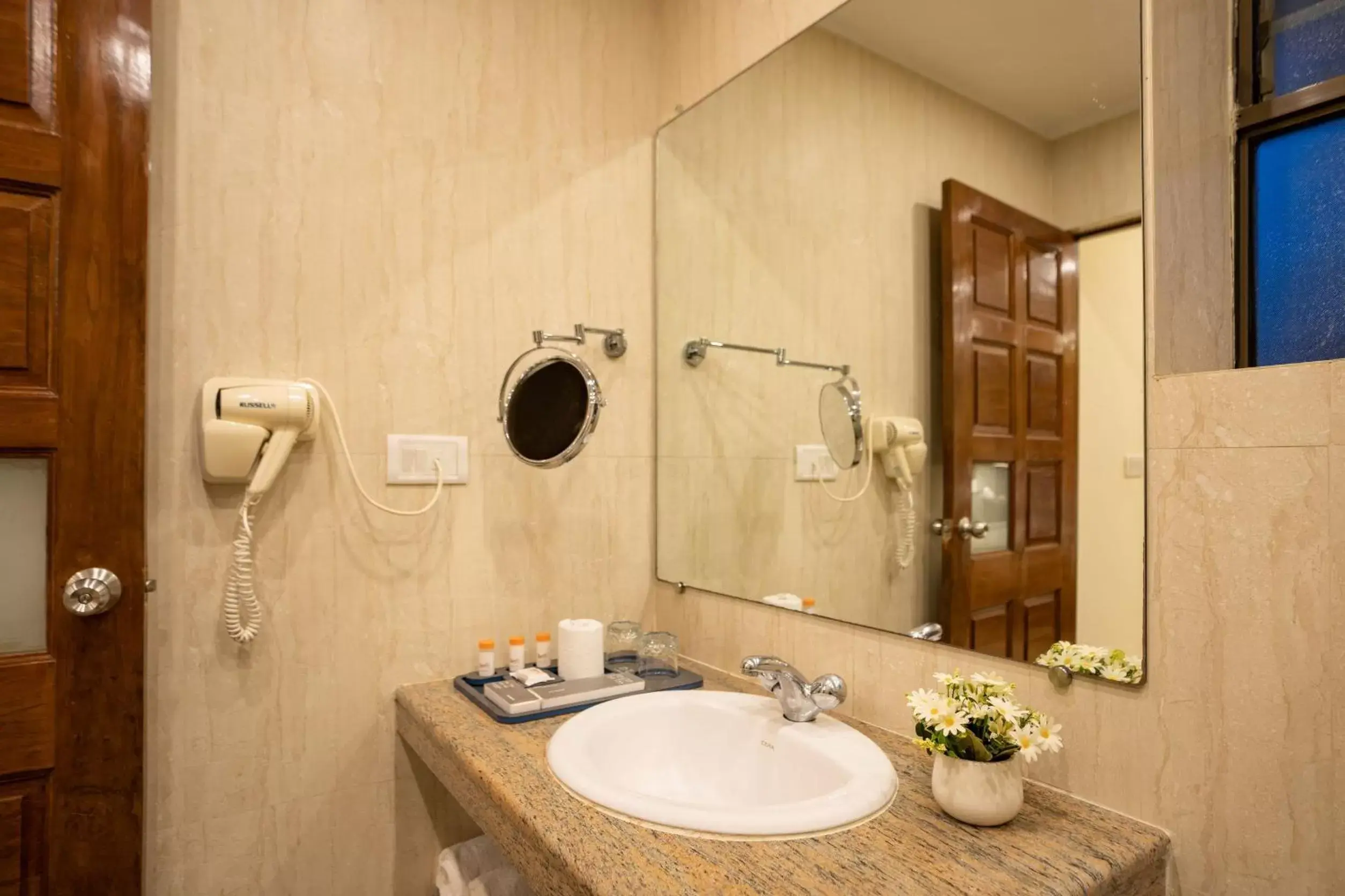 Bathroom in De Mandarin Beach Resort Suites & Villas, Candolim