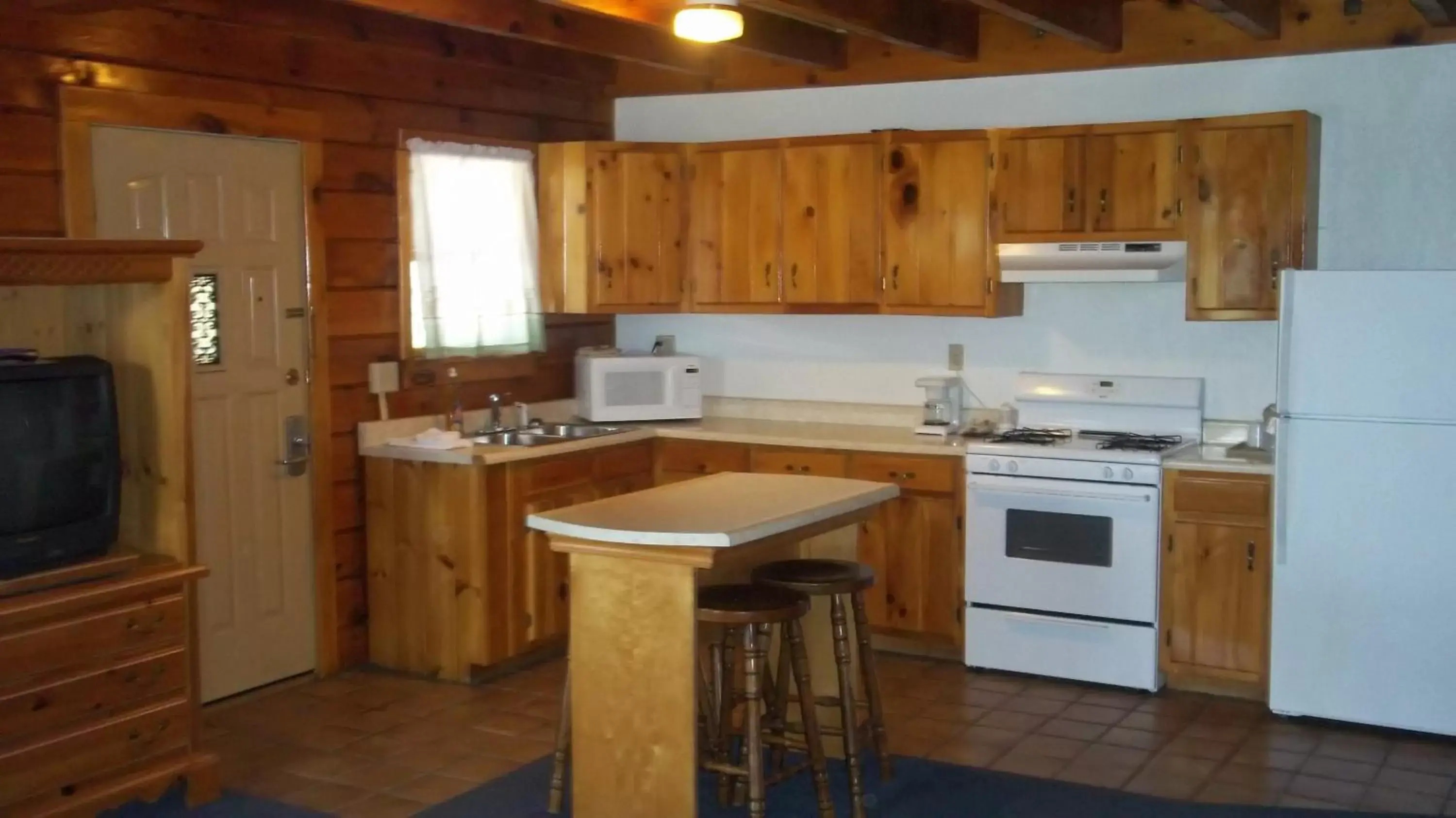 Photo of the whole room, Kitchen/Kitchenette in Stone Fence Resort