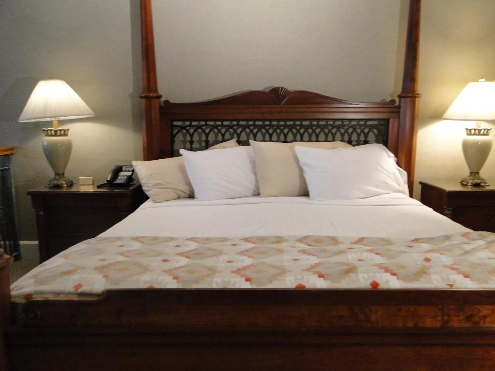 Bed in Phoenix Inn Resort