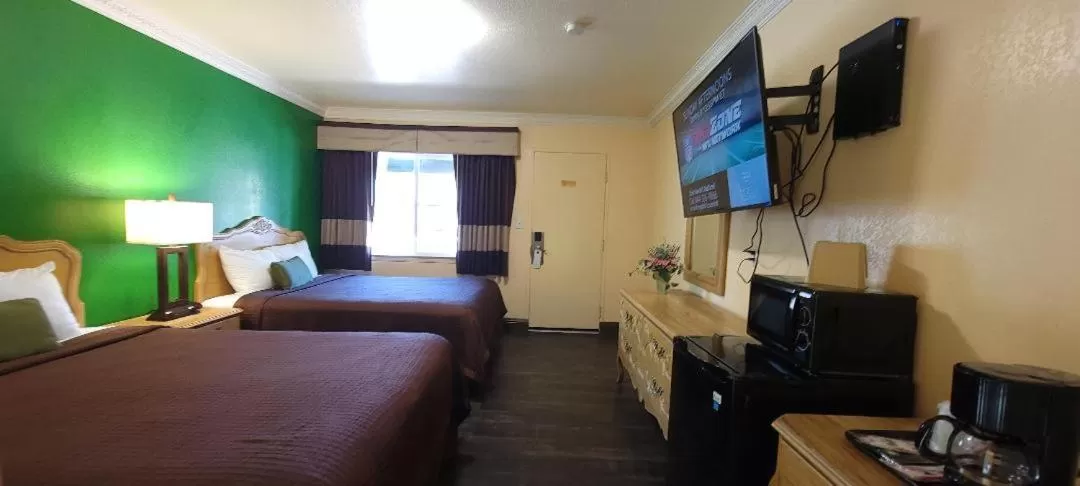 TV and multimedia, Bed in Lakeview Inn