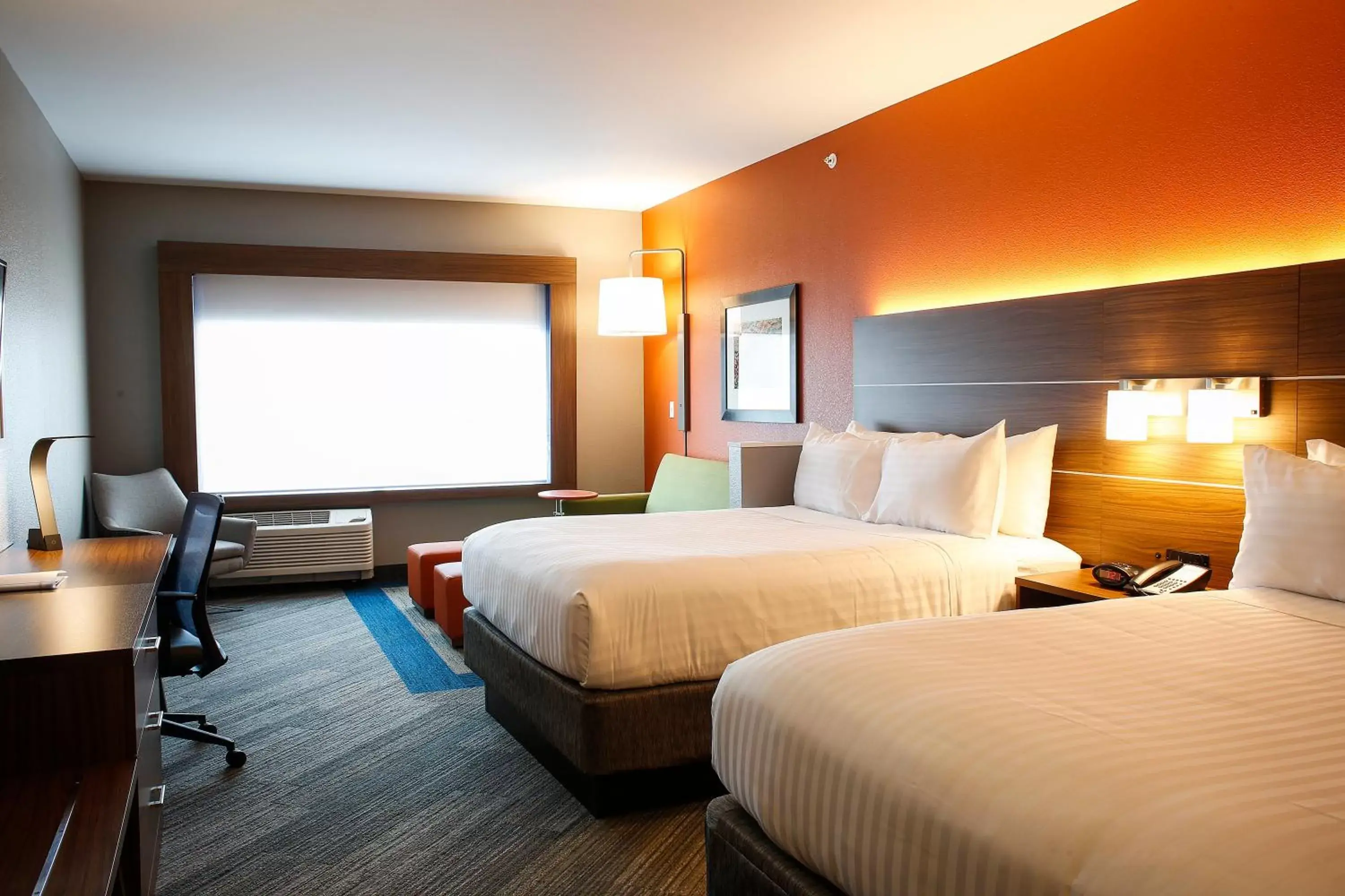 Photo of the whole room, Bed in Holiday Inn Express & Suites Downtown Louisville by IHG Photo of the whole room, Bed in Holiday Inn Express & Suites Downtown Louisville by IHG